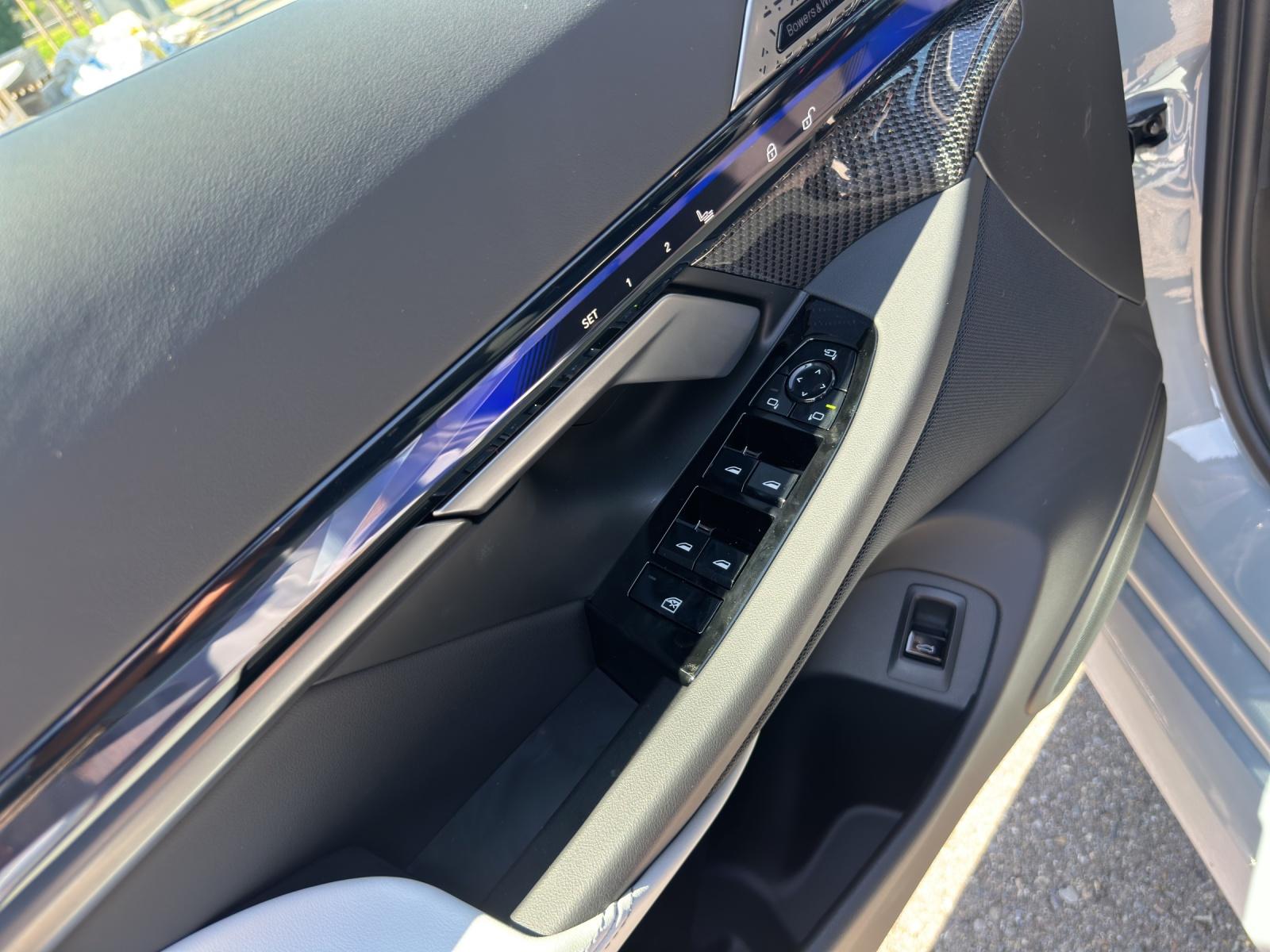 BMW M5 xDrive Touring-image-13