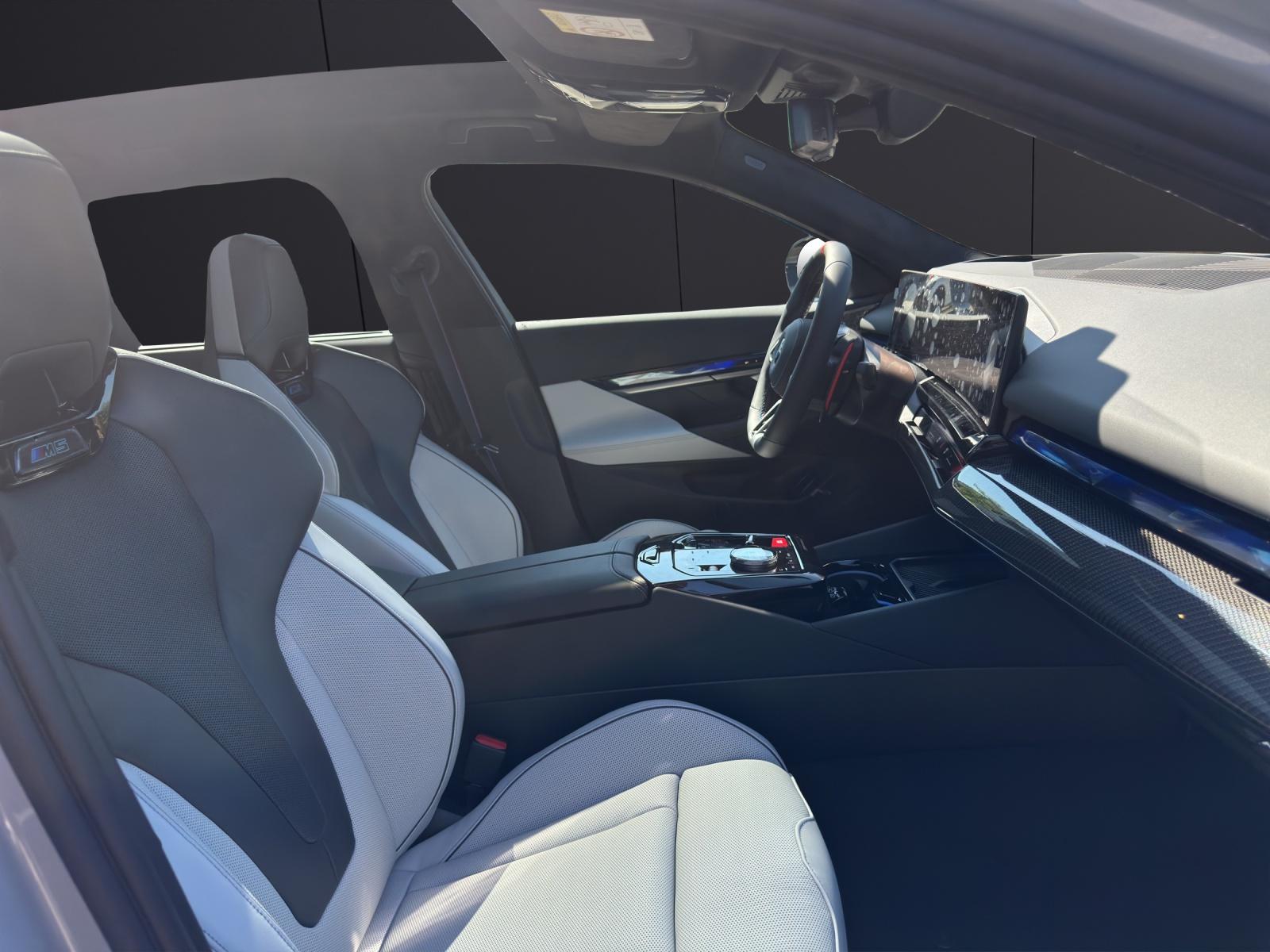 BMW M5 xDrive Touring-image-10