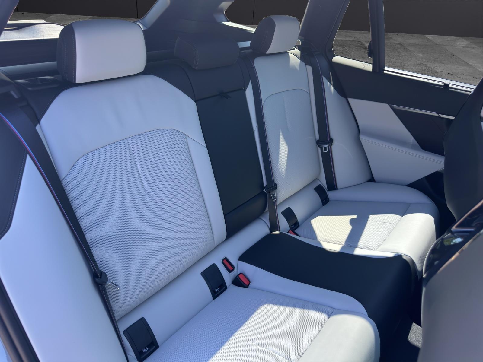 BMW M5 xDrive Touring-image-12