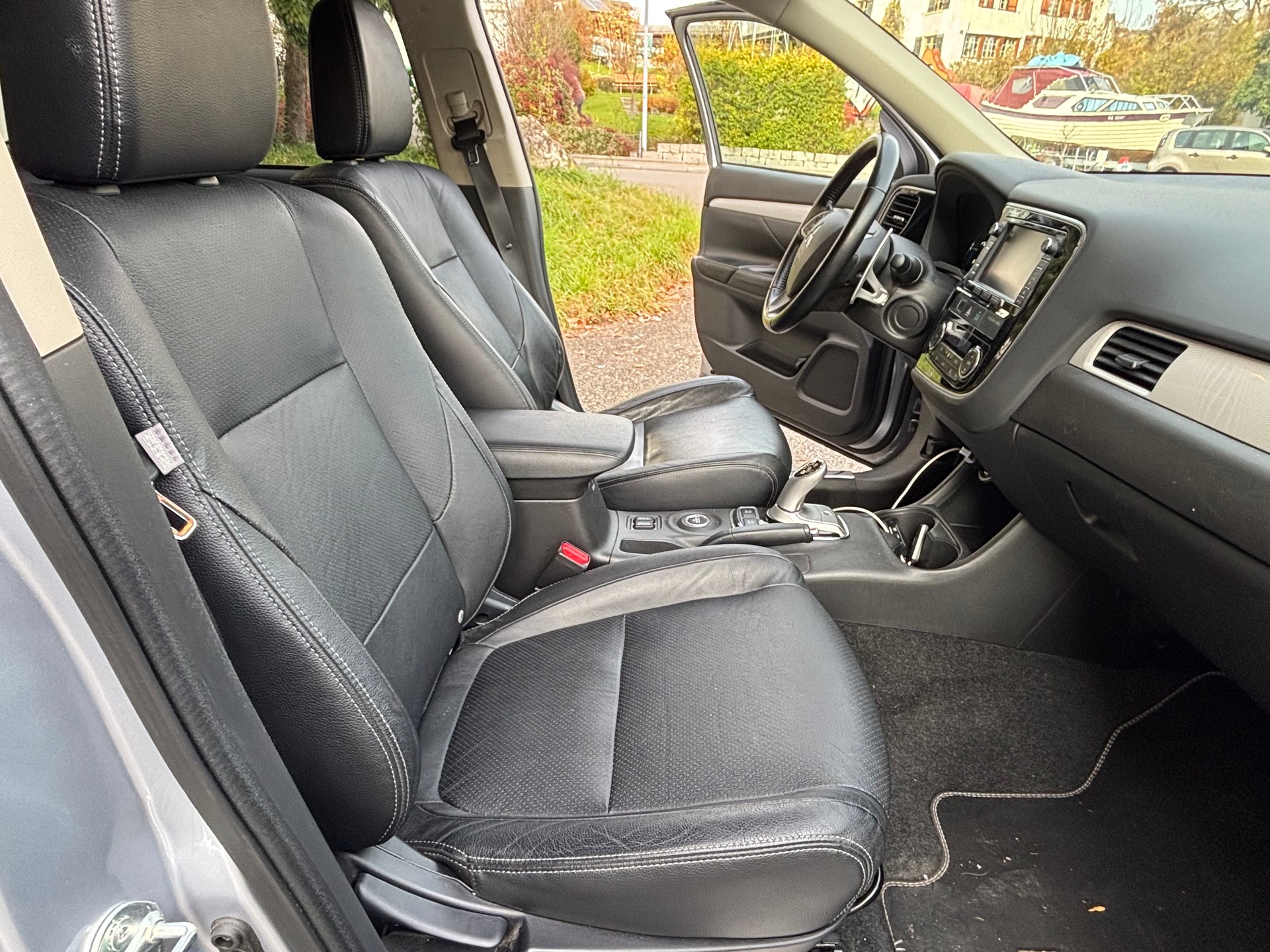 MITSUBISHI Outlander 2.0 PHEV Intense-image-11