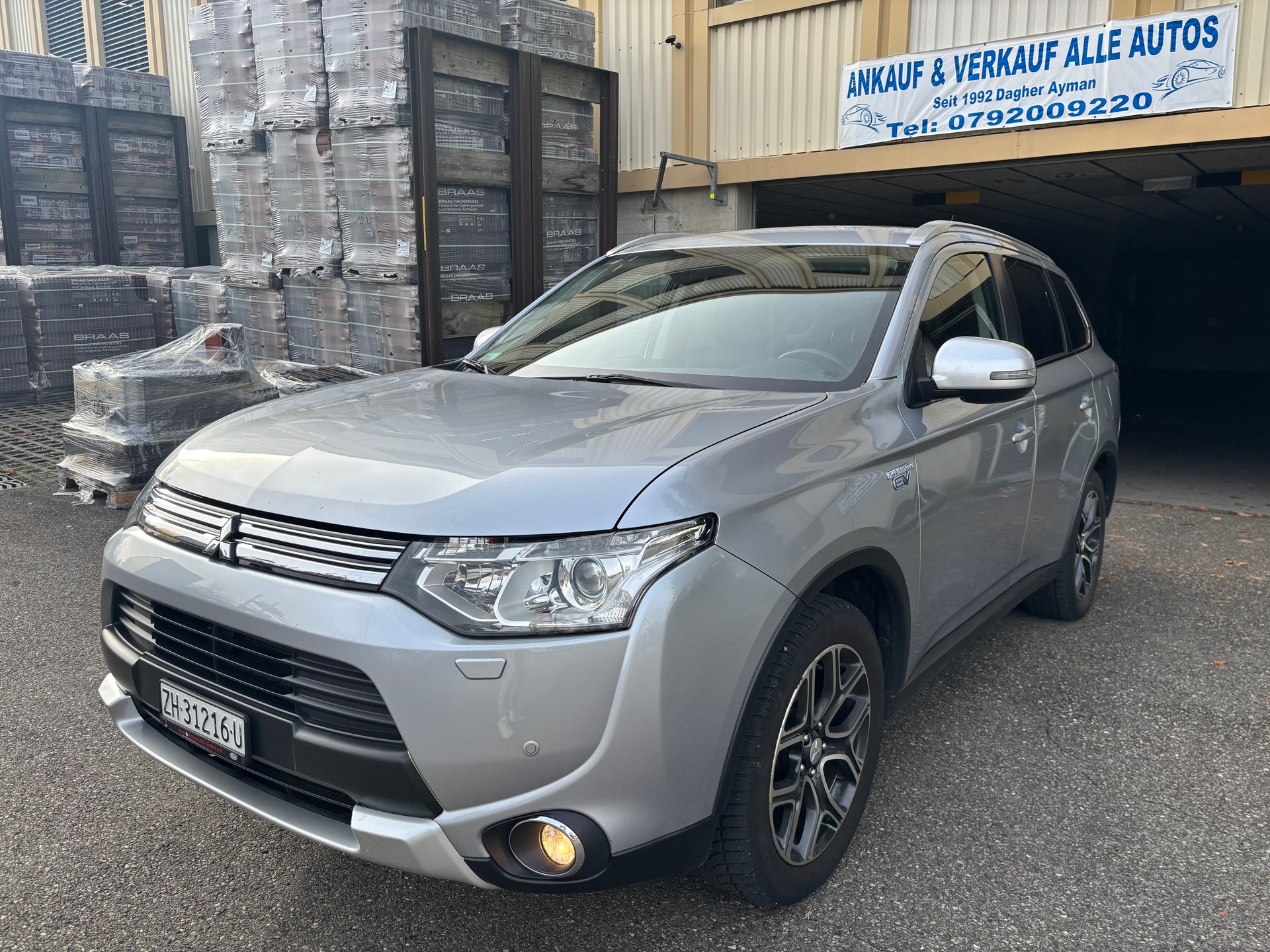 MITSUBISHI Outlander 2.0 PHEV Intense-image-2