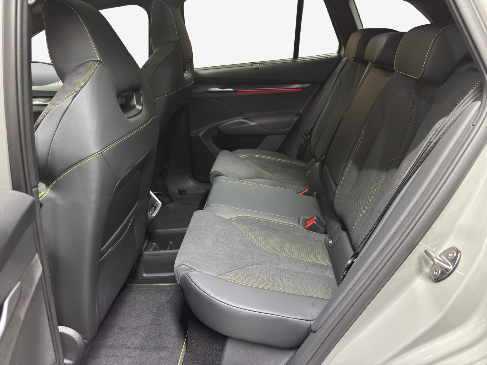SKODA Enyaq 4x4 RS-image-12
