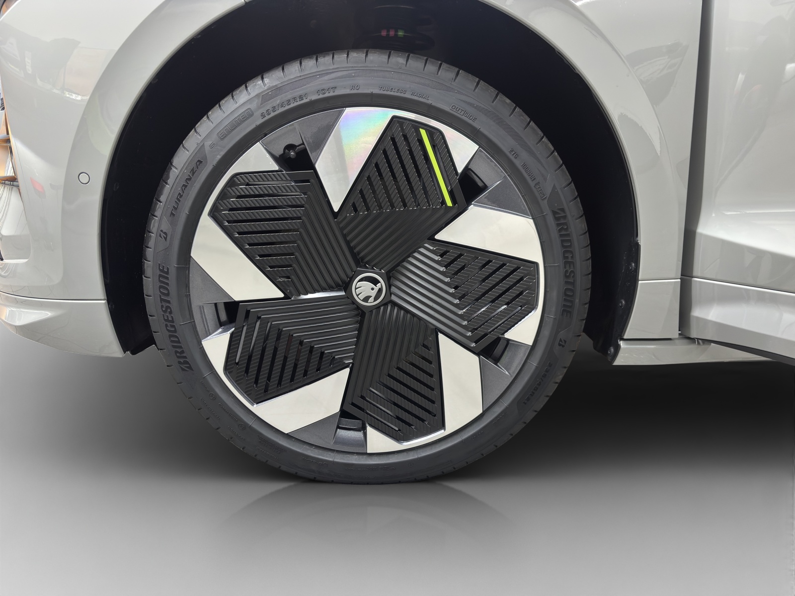 SKODA Enyaq 4x4 RS-image-14