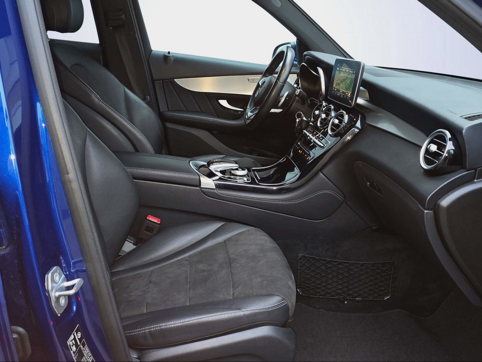 MERCEDES-BENZ GLC 220 d AMG Line 4Matic 9G-Tronic-image-14