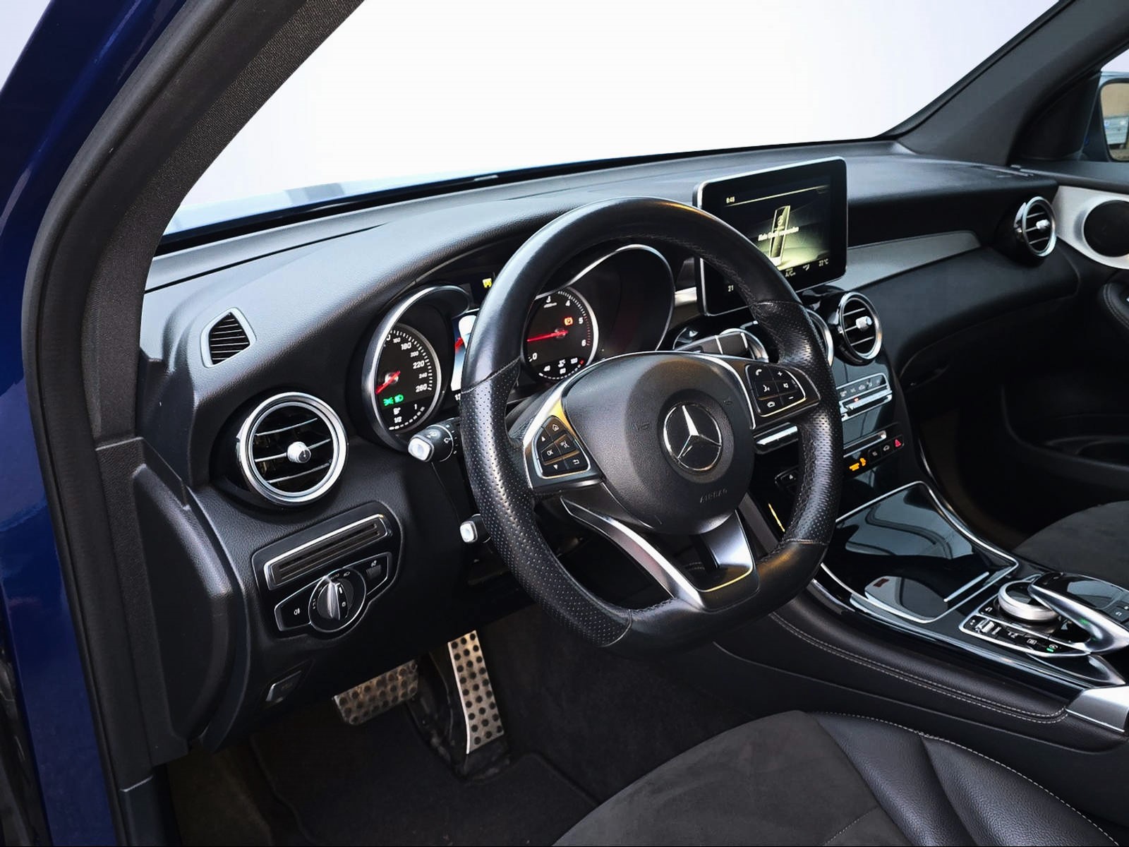 MERCEDES-BENZ GLC 220 d AMG Line 4Matic 9G-Tronic-image-8
