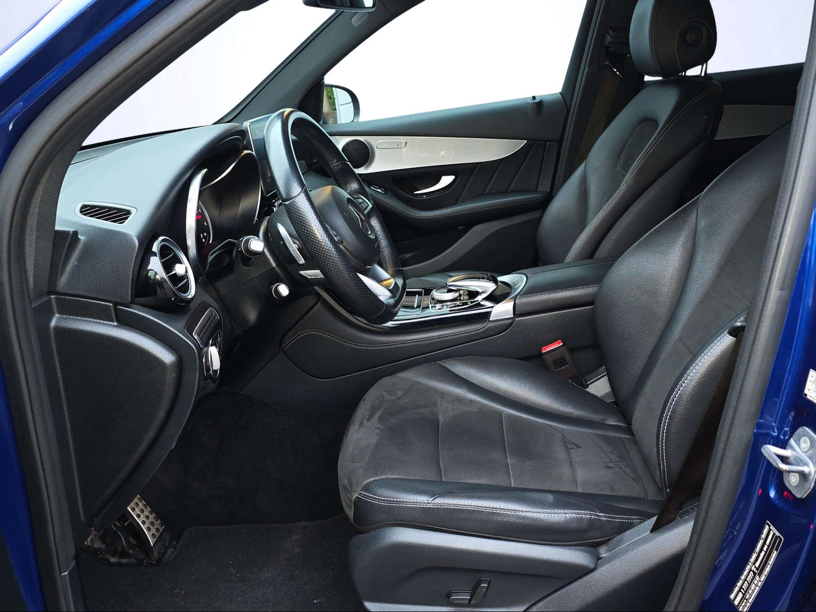 MERCEDES-BENZ GLC 220 d AMG Line 4Matic 9G-Tronic-image-13