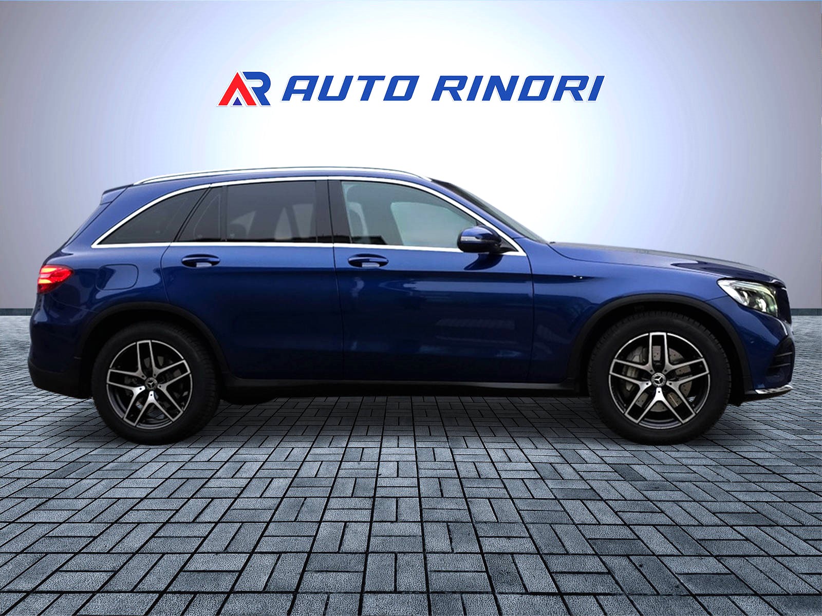 MERCEDES-BENZ GLC 220 d AMG Line 4Matic 9G-Tronic-image-3