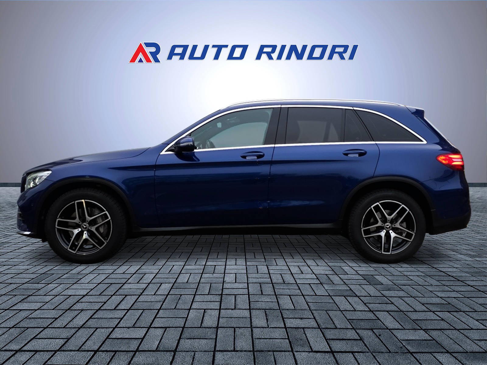 MERCEDES-BENZ GLC 220 d AMG Line 4Matic 9G-Tronic-image-2