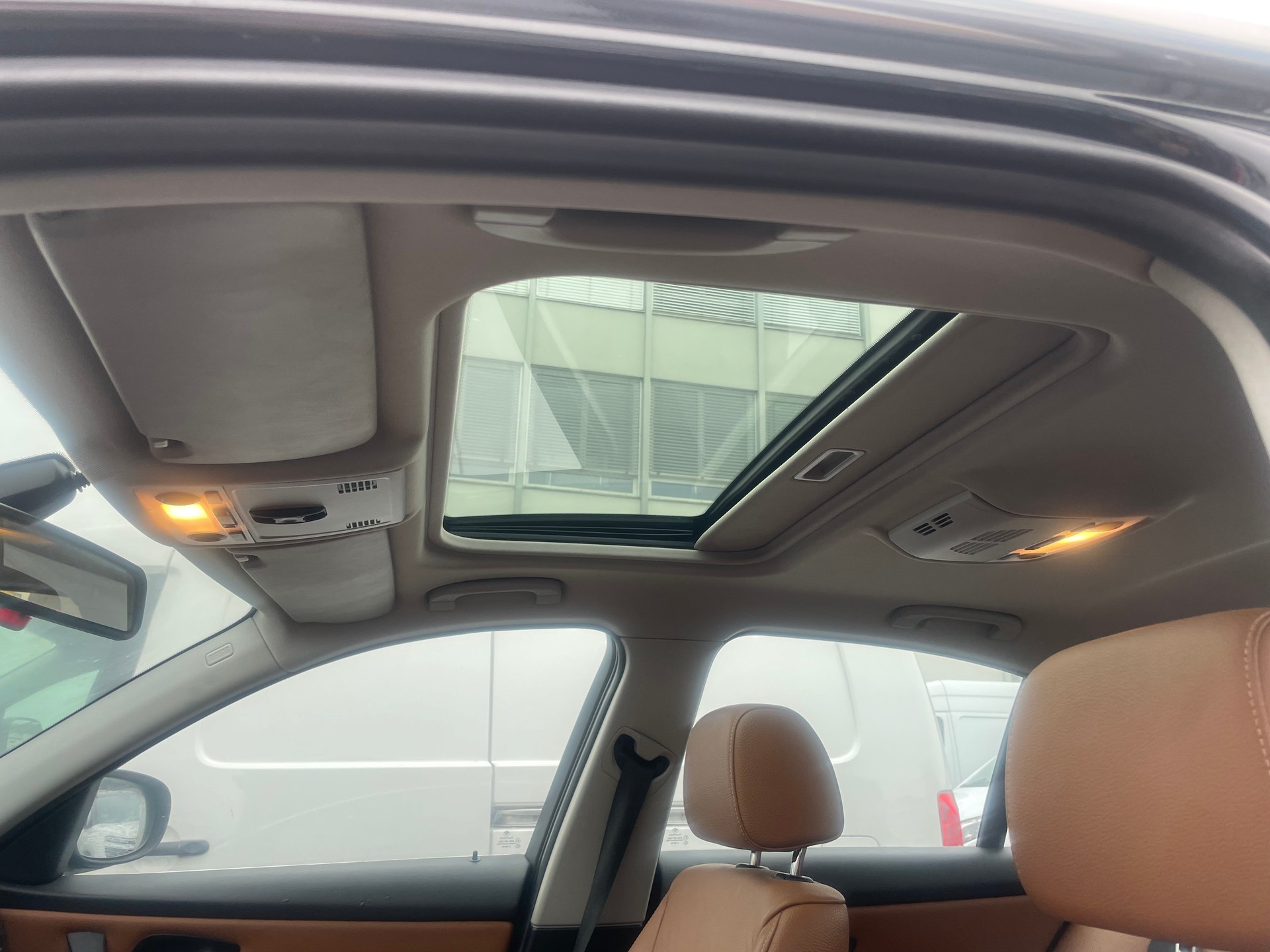 BMW 325i Steptronic-image-8