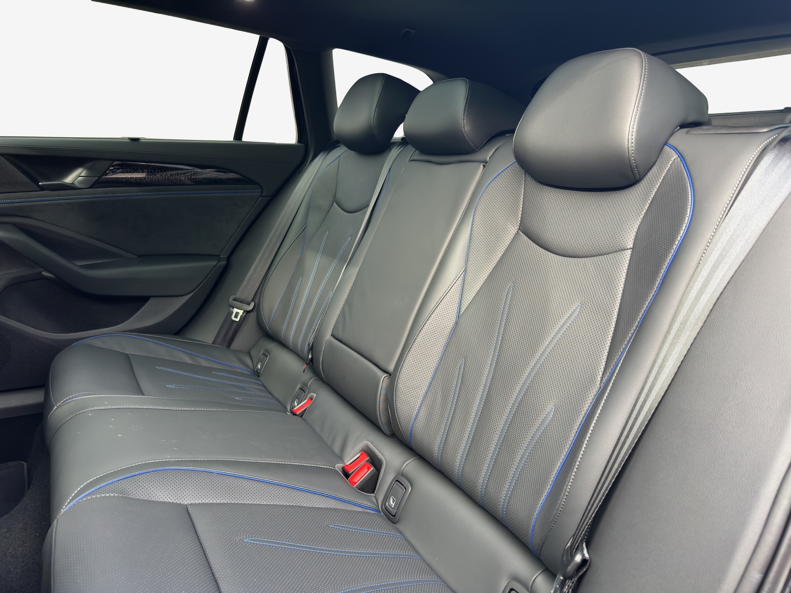 VW Passat Variant 2.0 TDI evo R-Line 4 Motion DSG-image-11