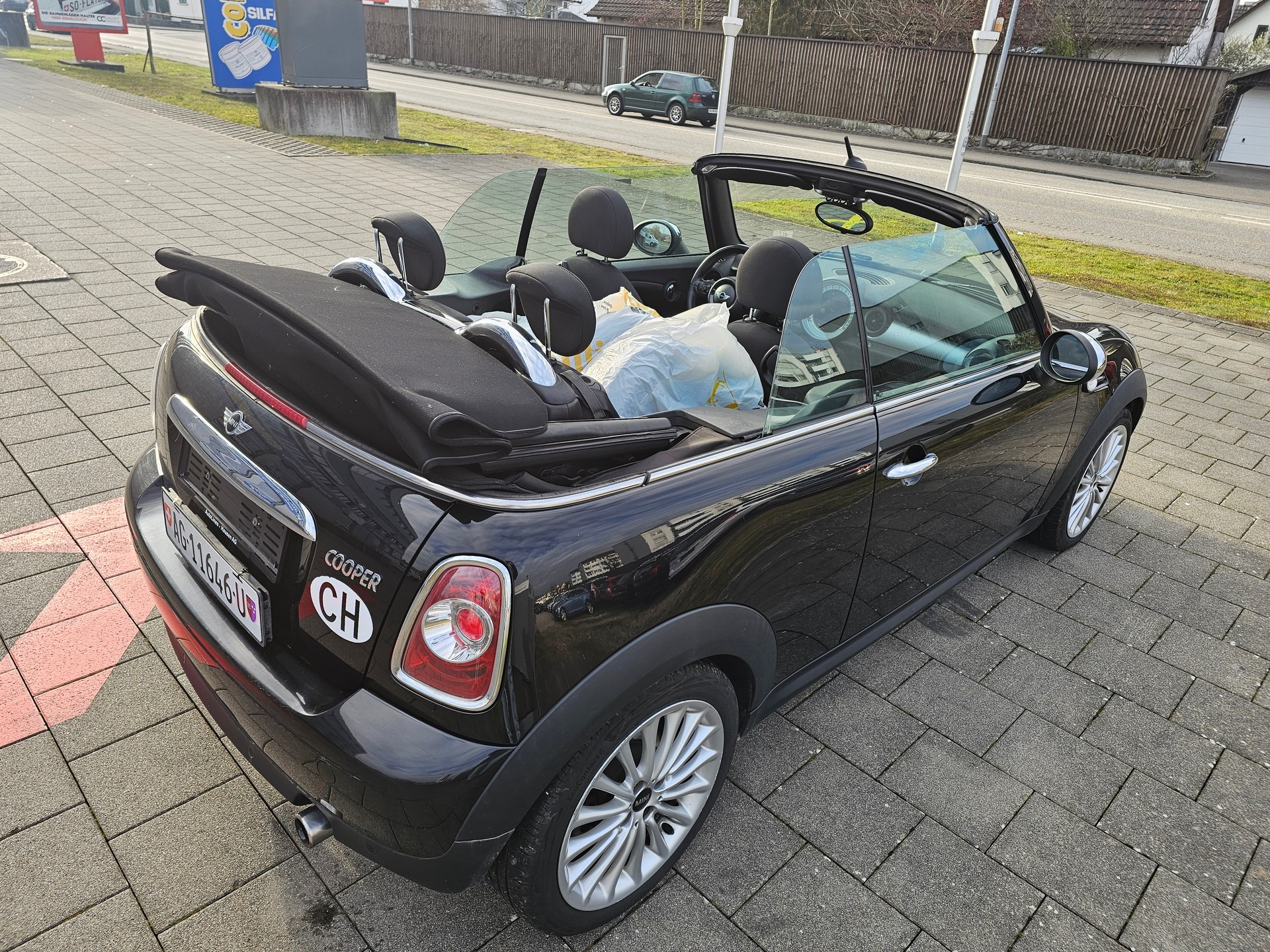 MINI Cooper Cabriolet-image-10