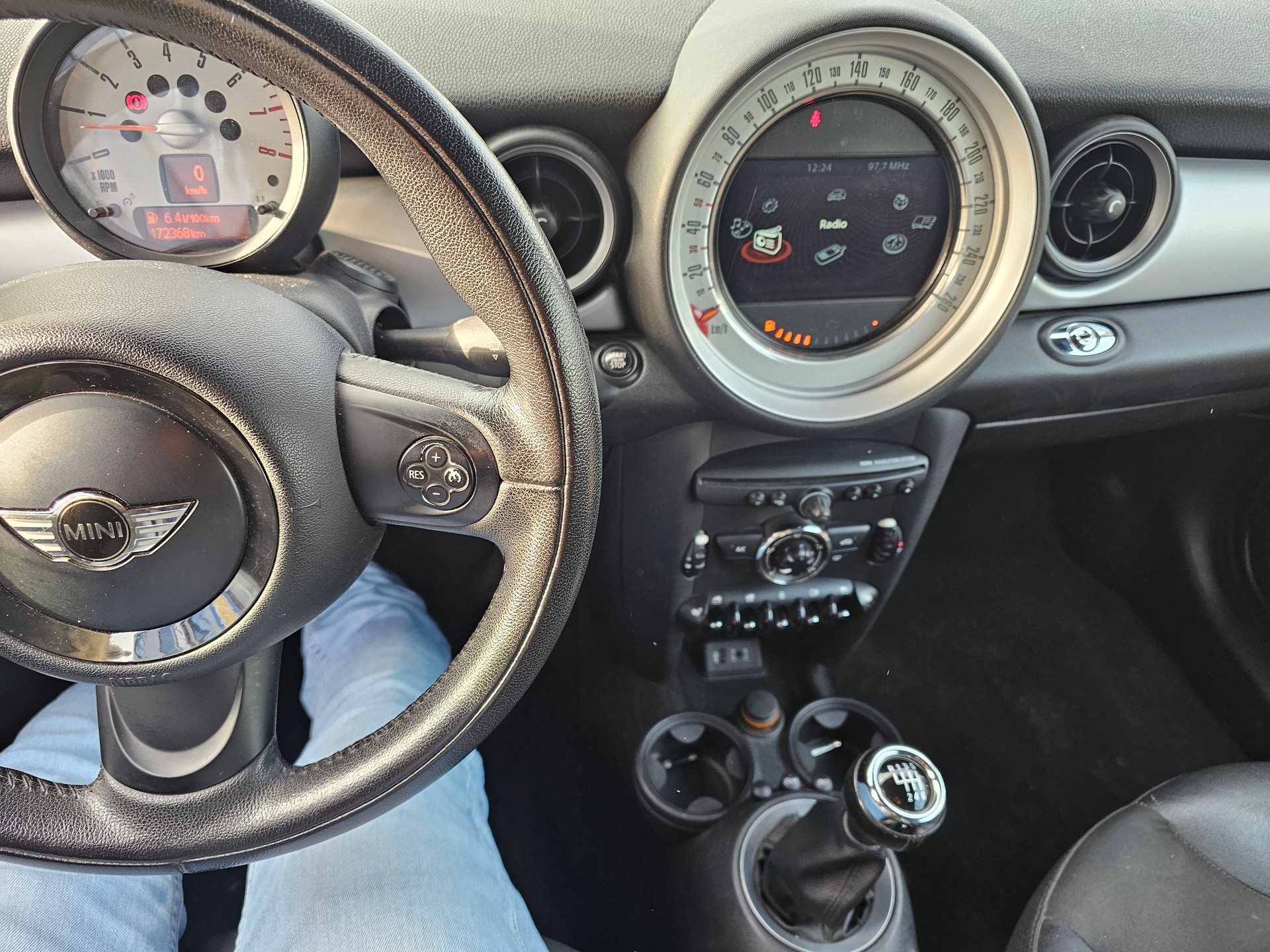 MINI Cooper Cabriolet-image-12