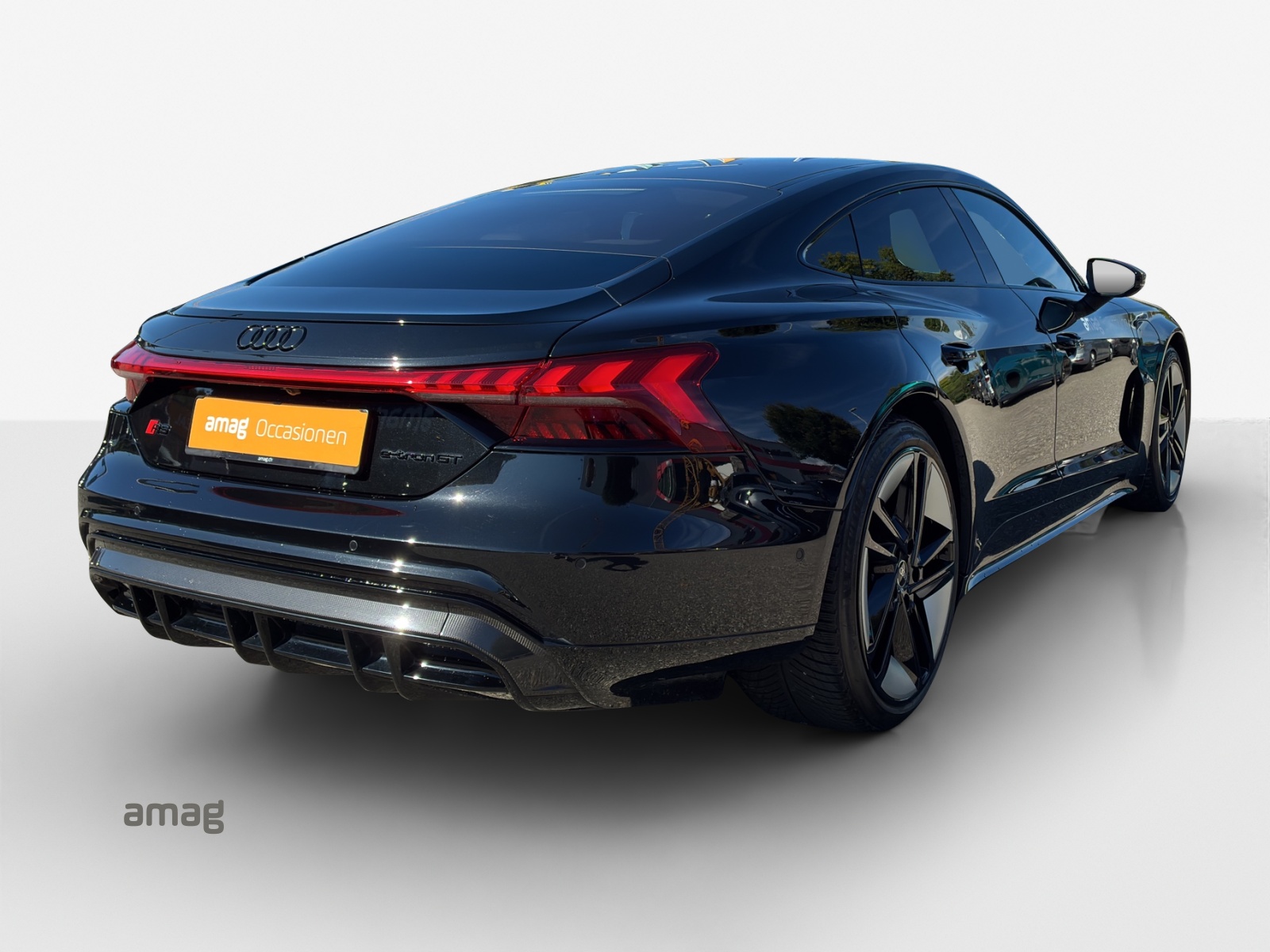 AUDI RS e-tron GT quattro-image-4