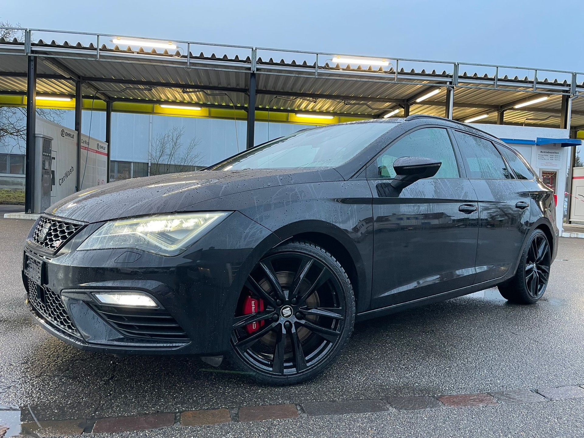 SEAT Leon ST 2.0 TSI Cupra 300 4 Drive DSG-image-1