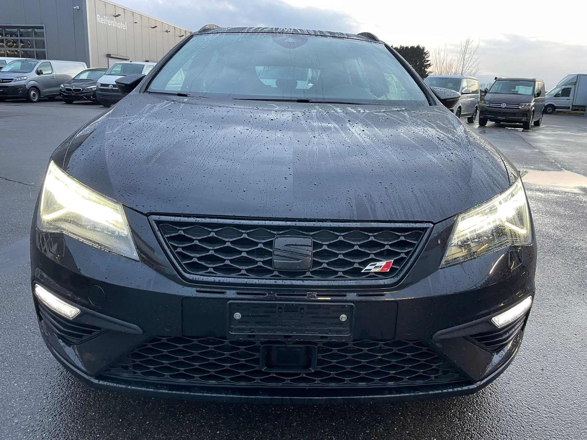SEAT Leon ST 2.0 TSI Cupra 300 4 Drive DSG-image-2