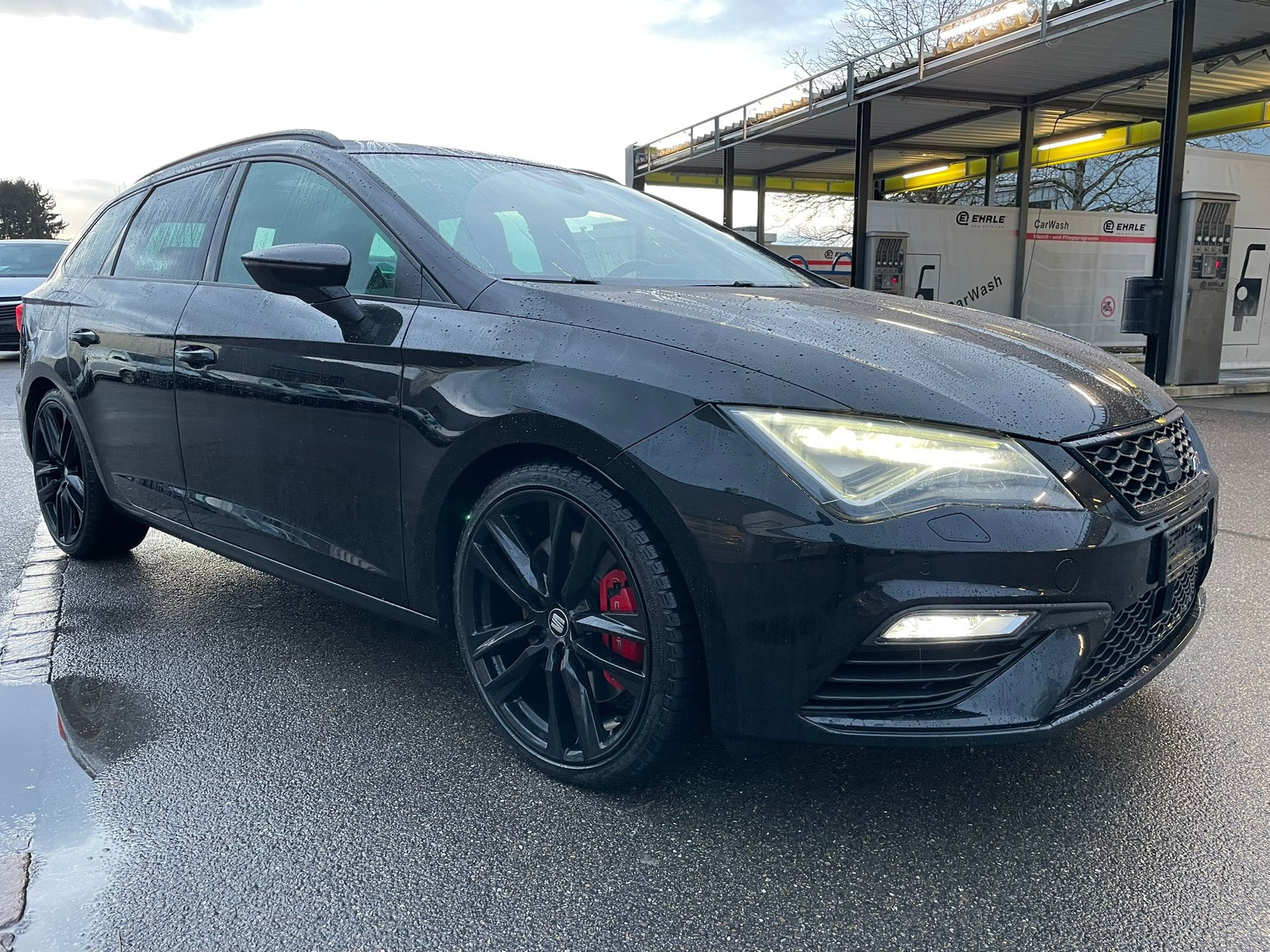 SEAT Leon ST 2.0 TSI Cupra 300 4 Drive DSG-image-0