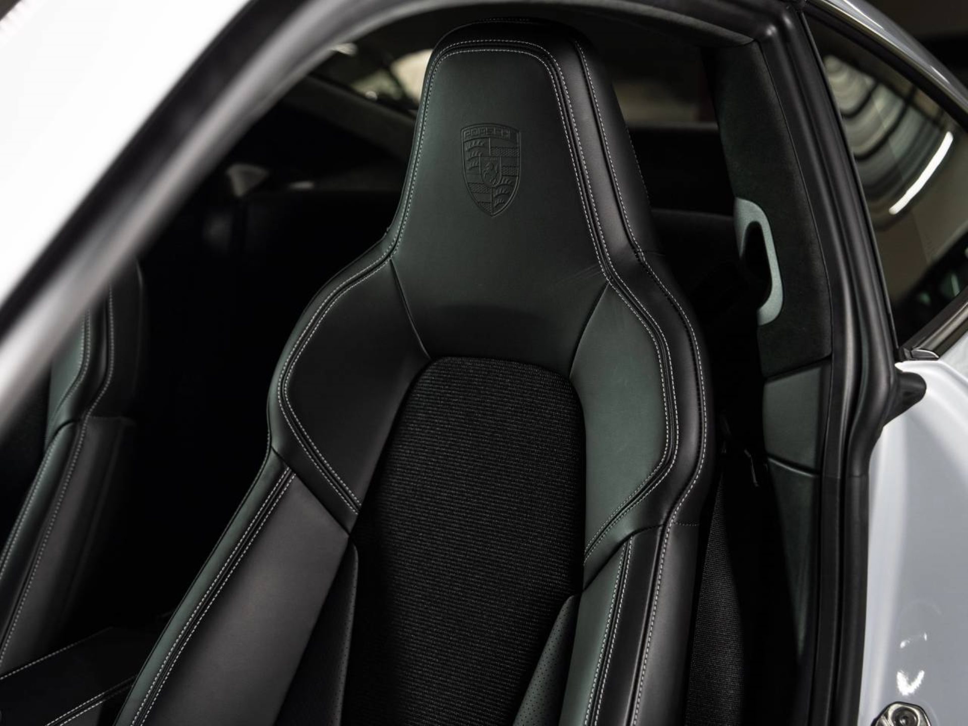 PORSCHE 911 GT3 avec Paquet Touring-image-13