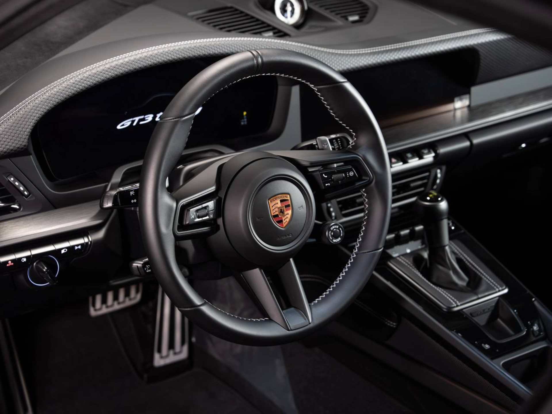 PORSCHE 911 GT3 avec Paquet Touring-image-8