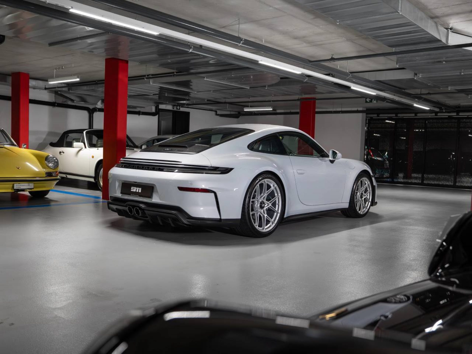 PORSCHE 911 GT3 avec Paquet Touring-image-7