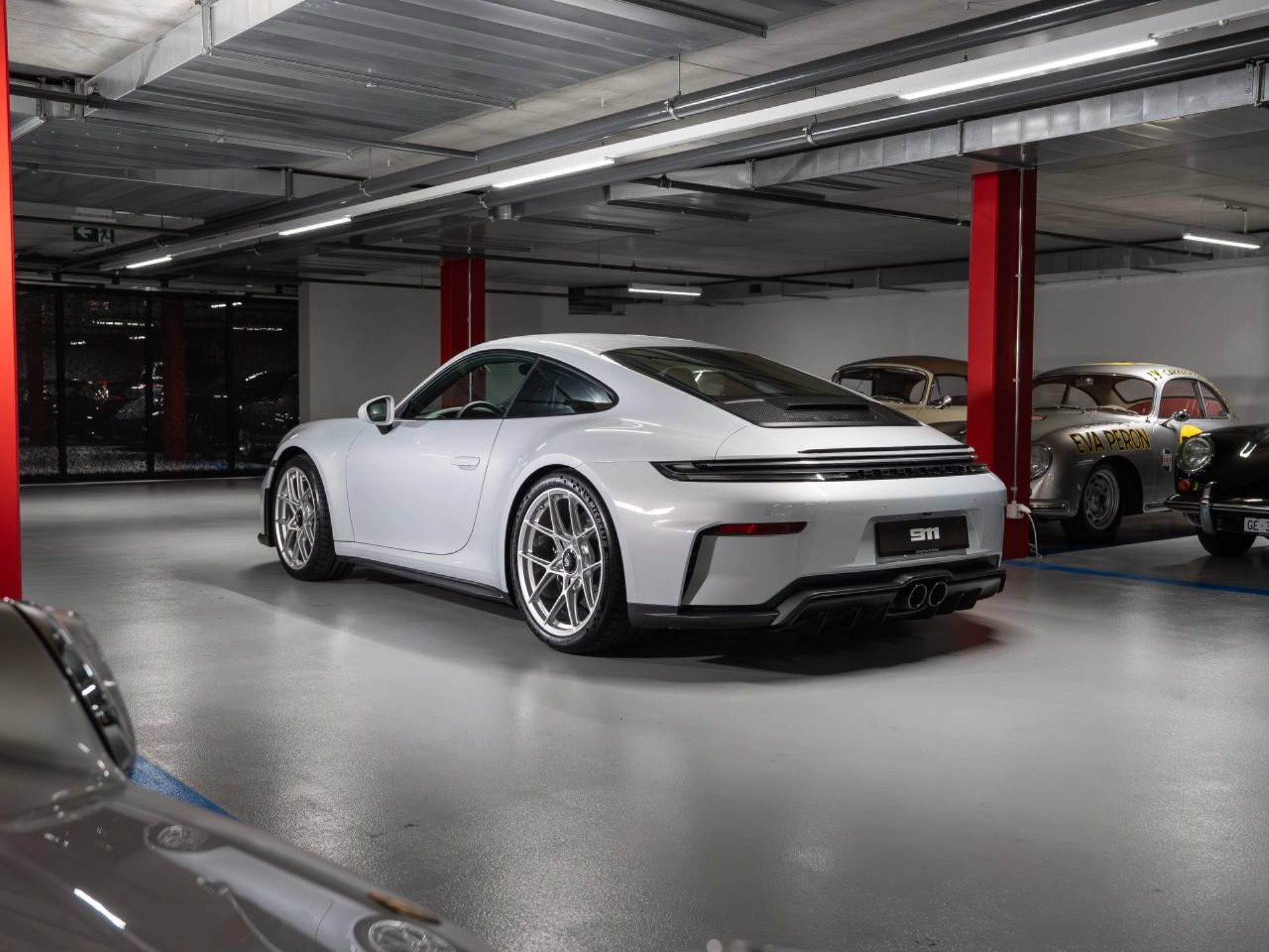 PORSCHE 911 GT3 avec Paquet Touring-image-2
