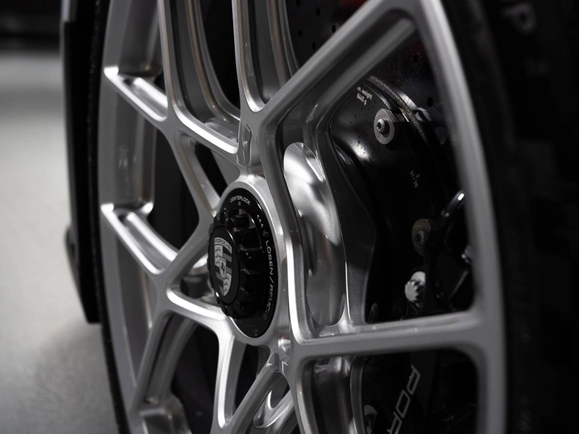 PORSCHE 911 GT3 avec Paquet Touring-image-24