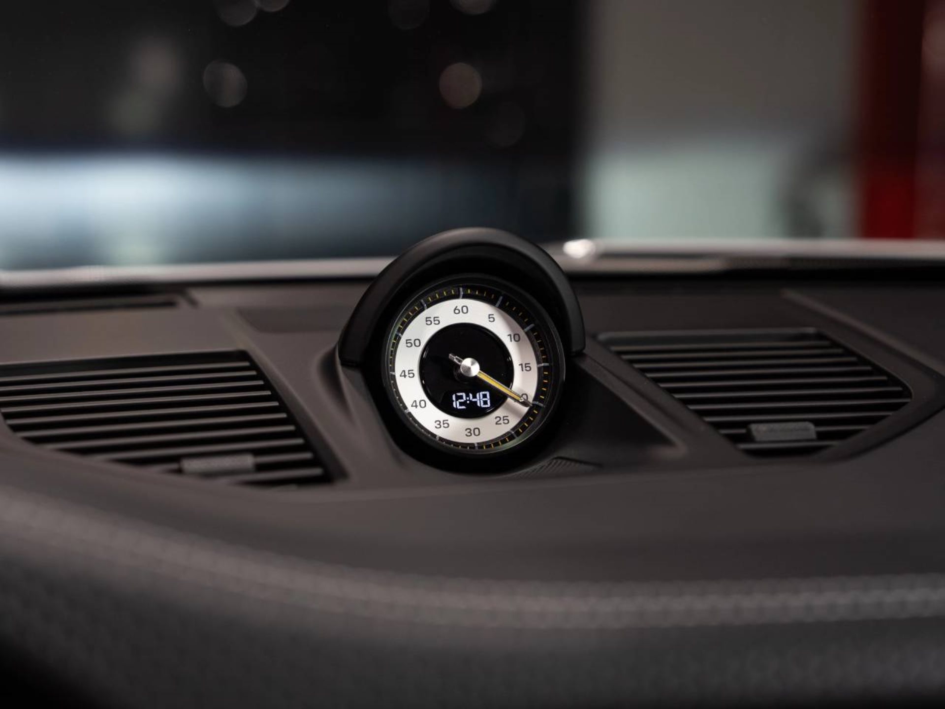 PORSCHE 911 GT3 avec Paquet Touring-image-9