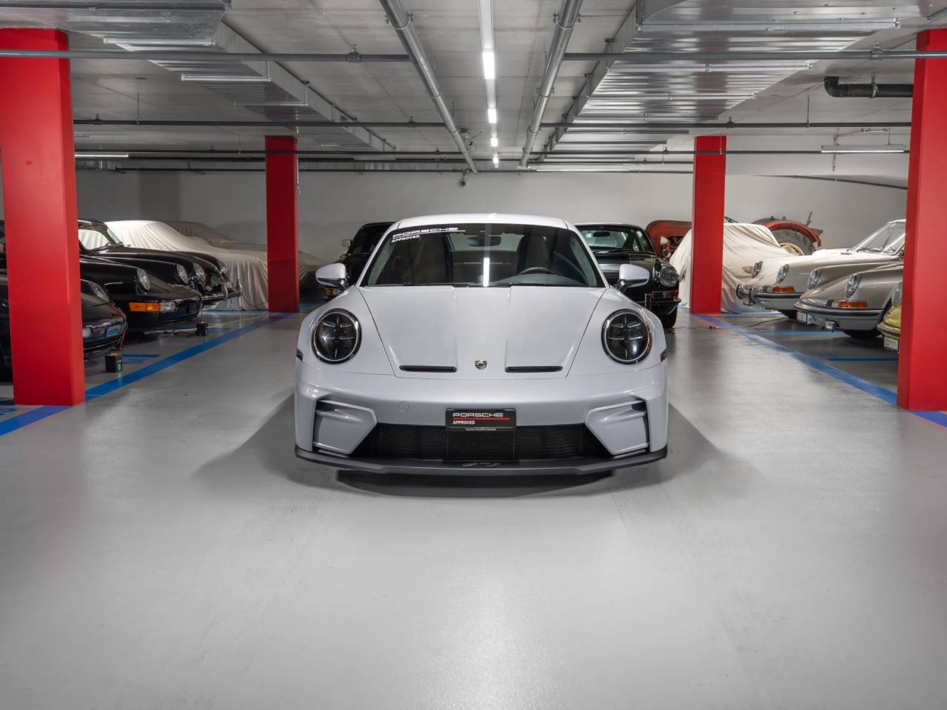 PORSCHE 911 GT3 avec Paquet Touring-image-1
