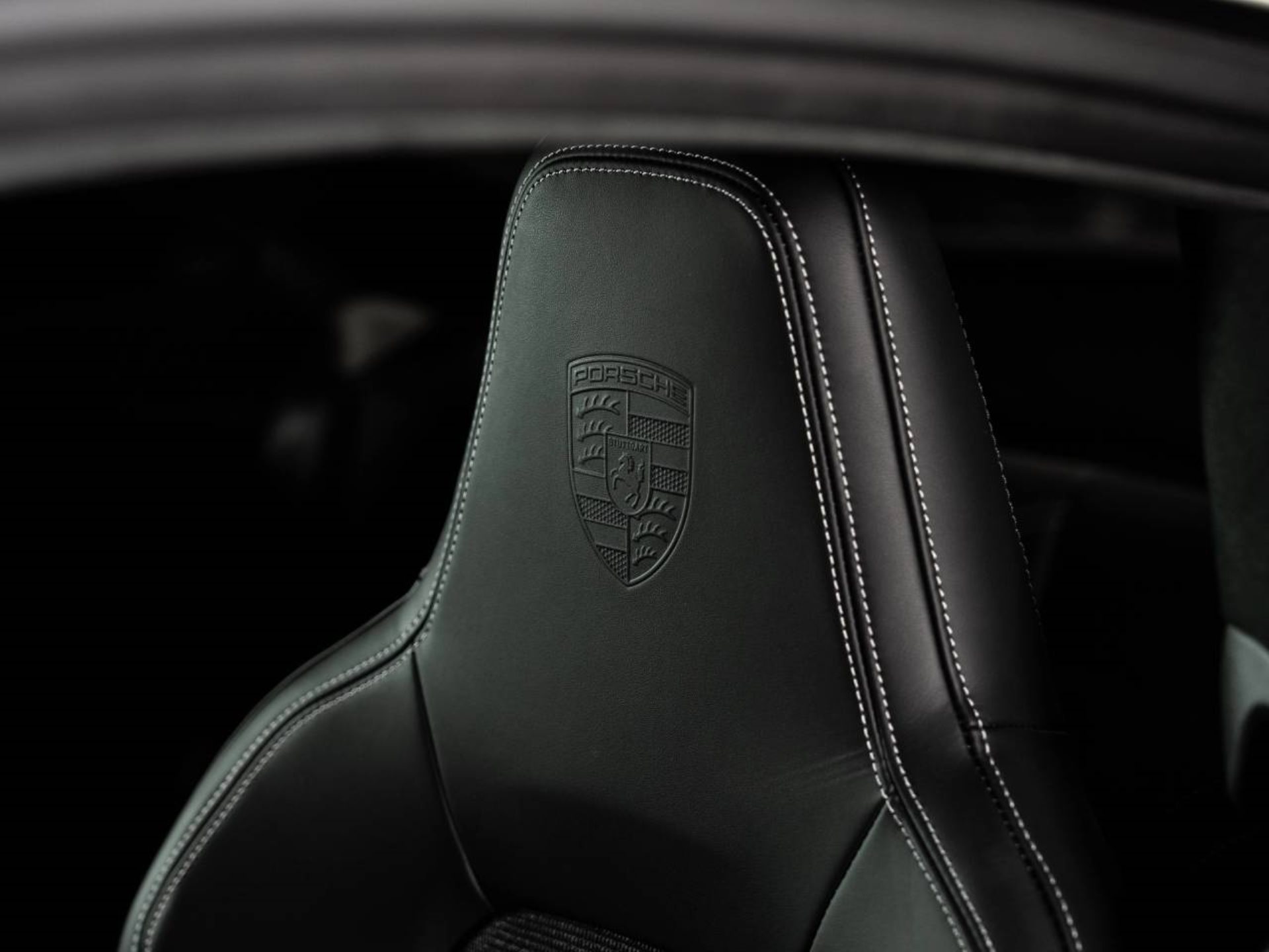 PORSCHE 911 GT3 avec Paquet Touring-image-14