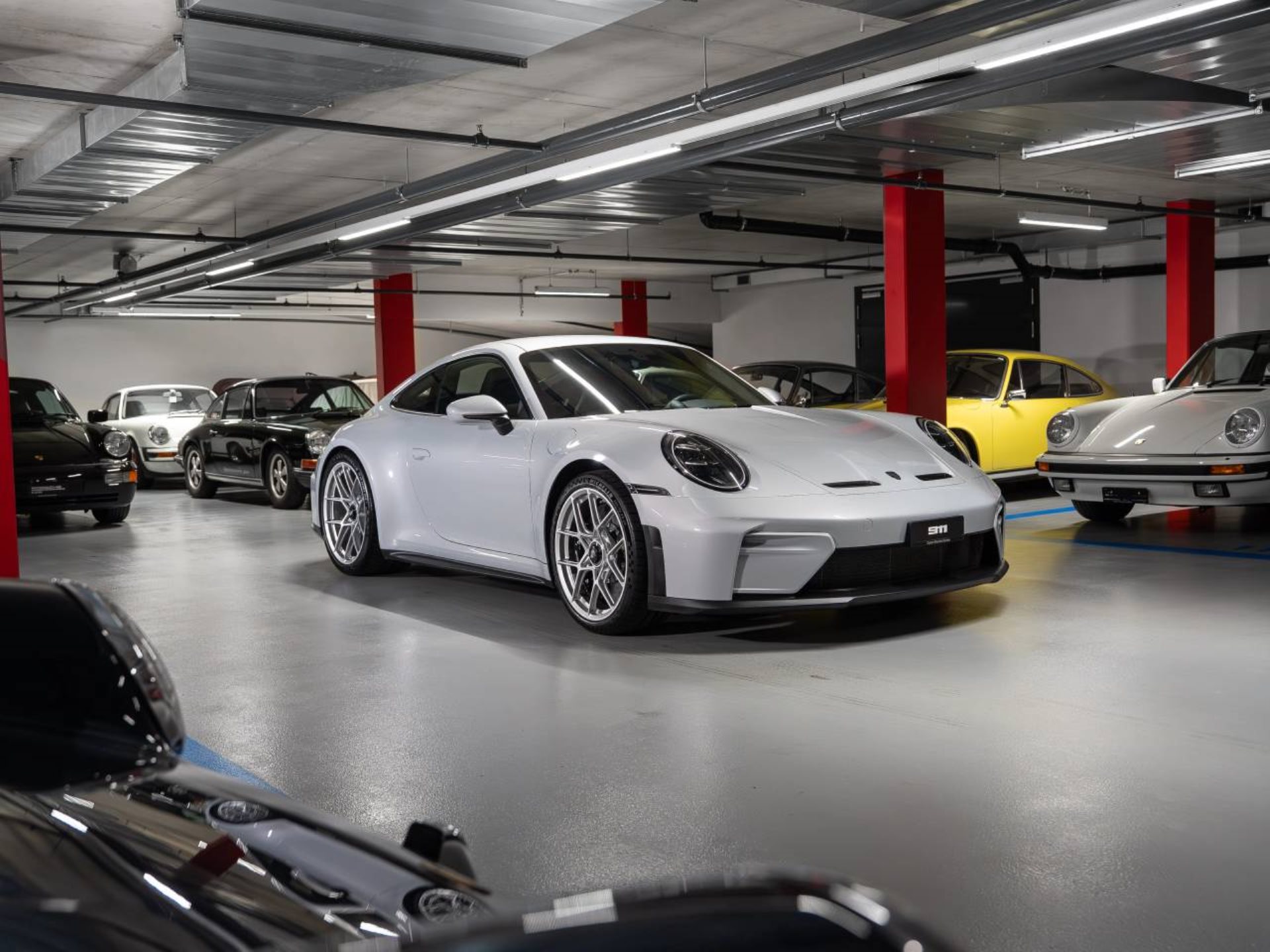 PORSCHE 911 GT3 avec Paquet Touring-image-5