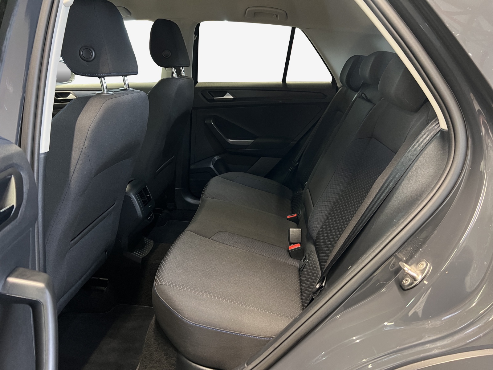 VW T-Roc 1.0 TSI Advance-image-11