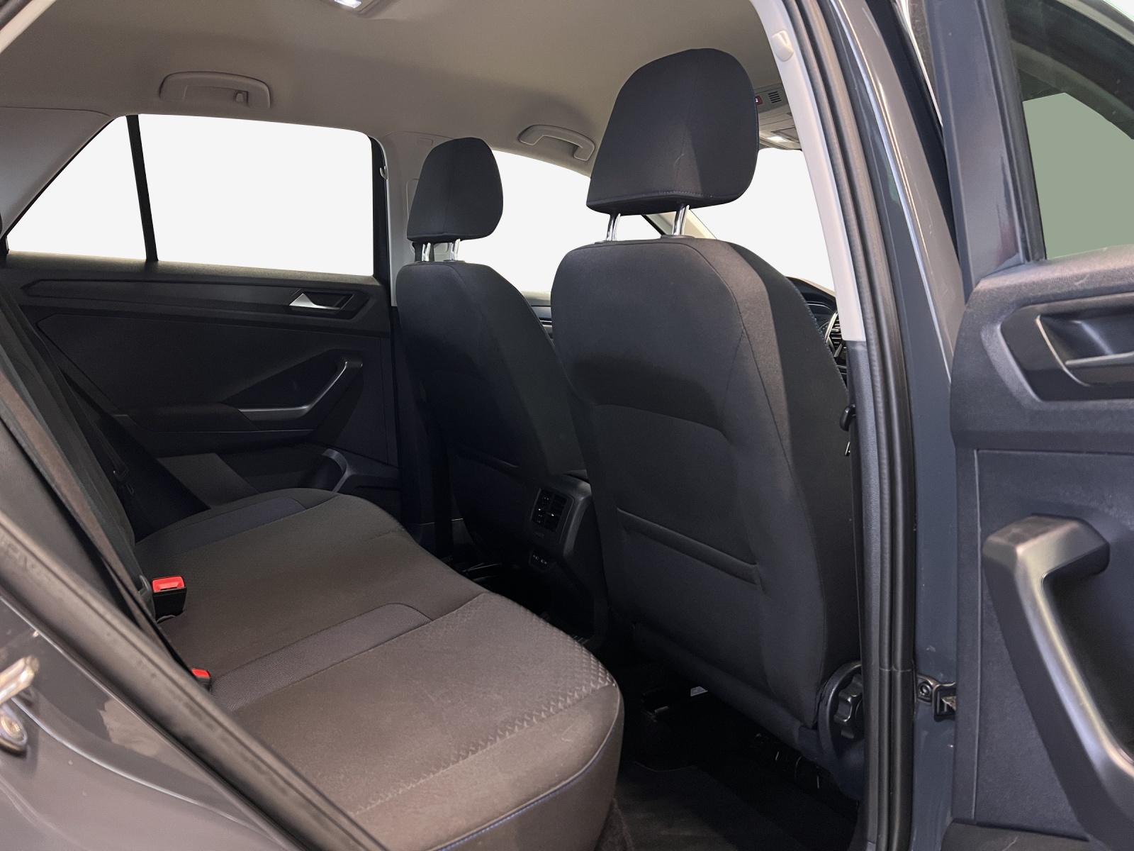 VW T-Roc 1.0 TSI Advance-image-14