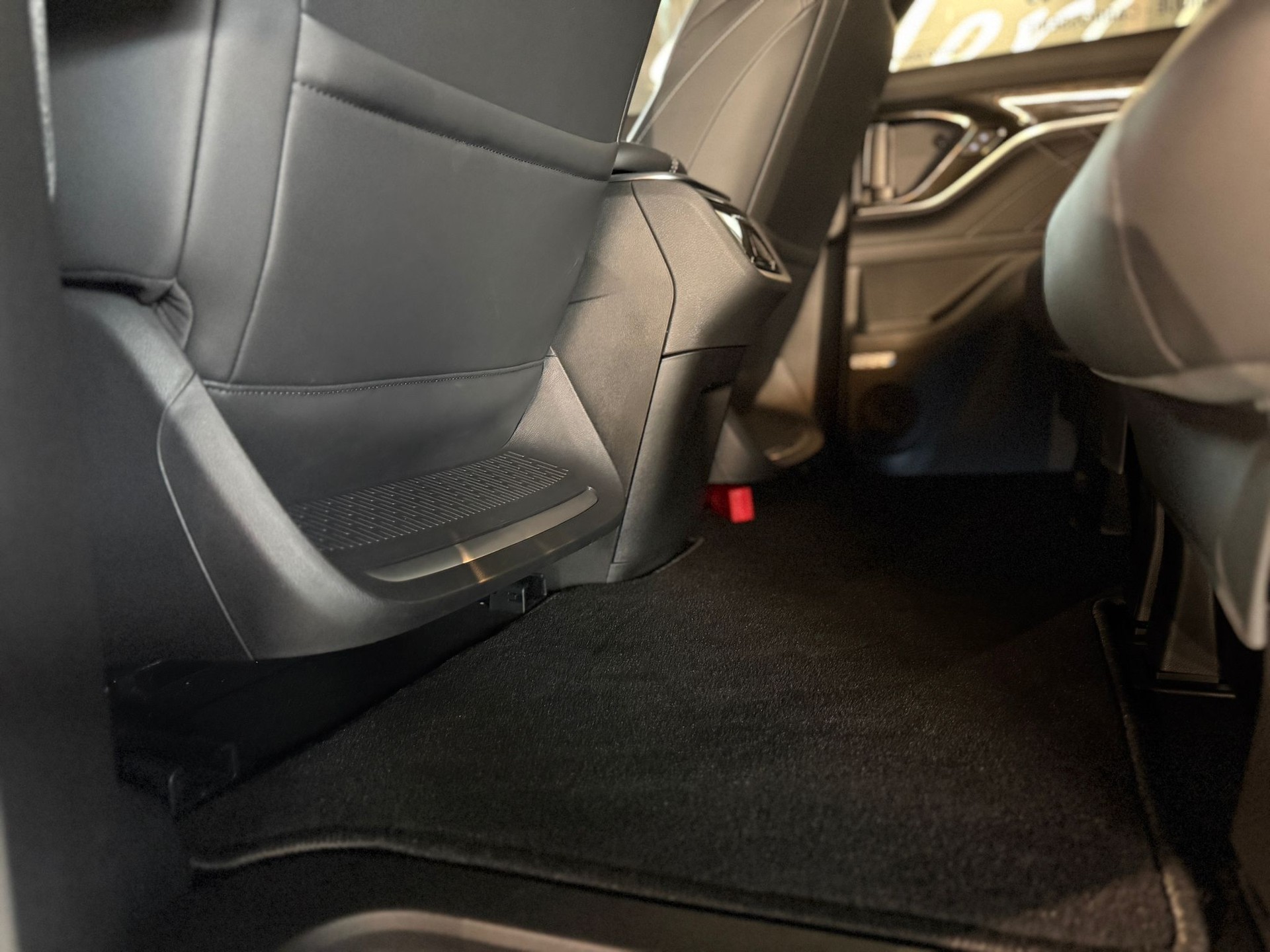 MAXUS Mifa 9 Luxury 90kWh 8 Pl.-image-8