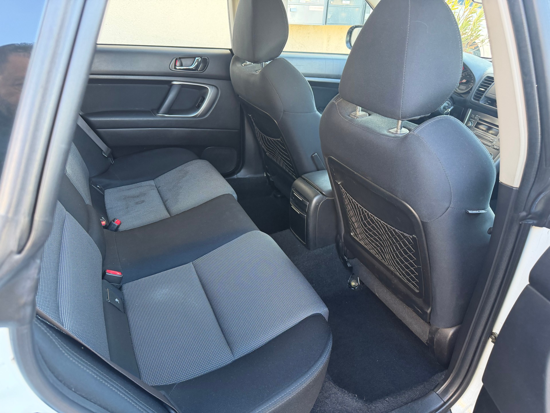SUBARU Legacy 2.0i AWD Swiss-image-7