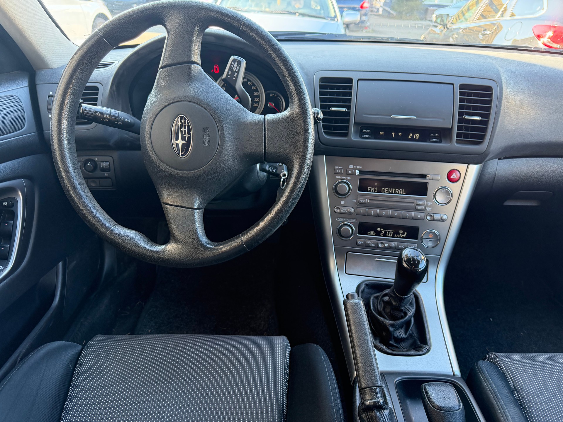 SUBARU Legacy 2.0i AWD Swiss-image-9