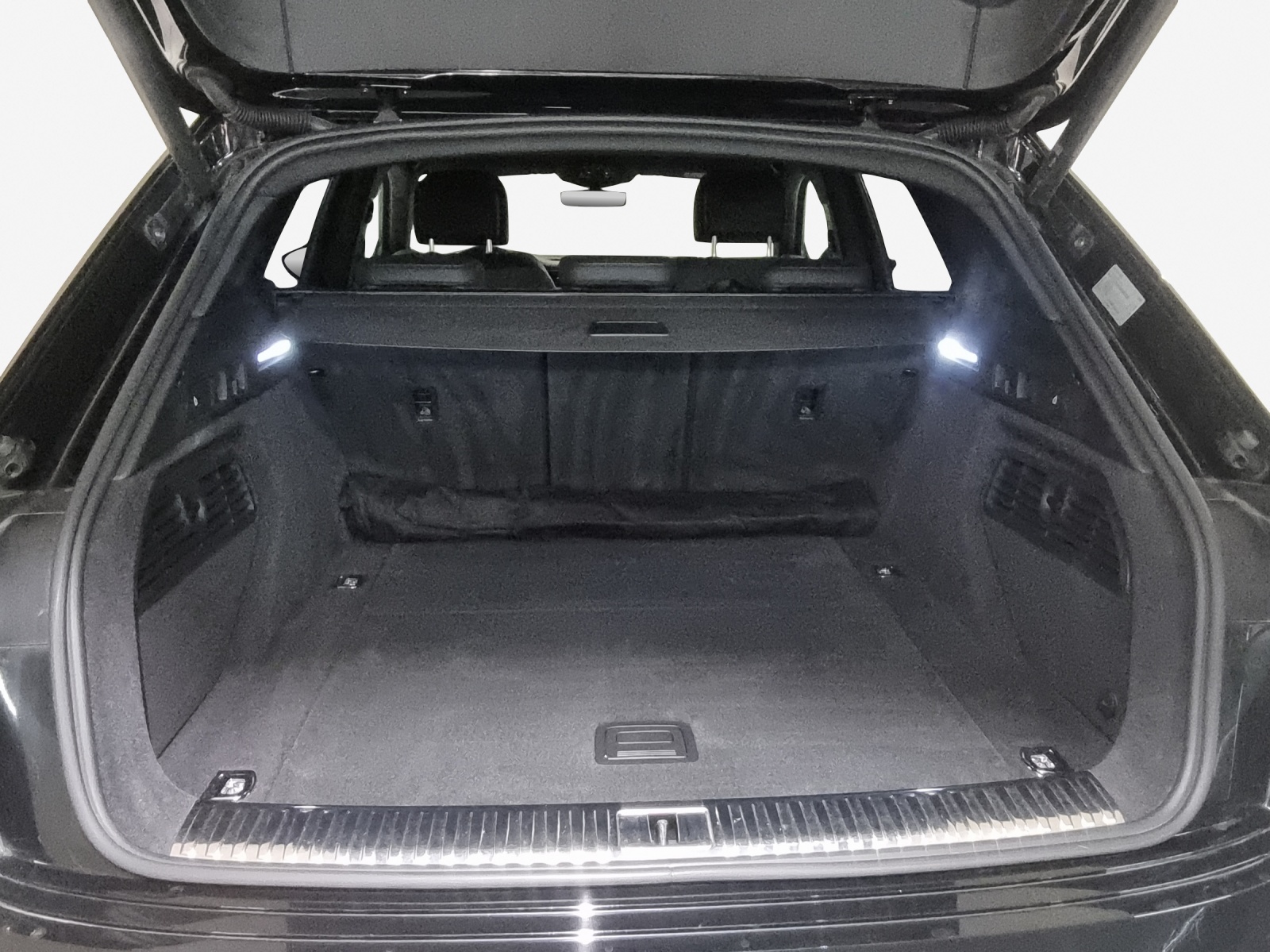 AUDI e-tron 55 S Line Black Edition quattro-image-13