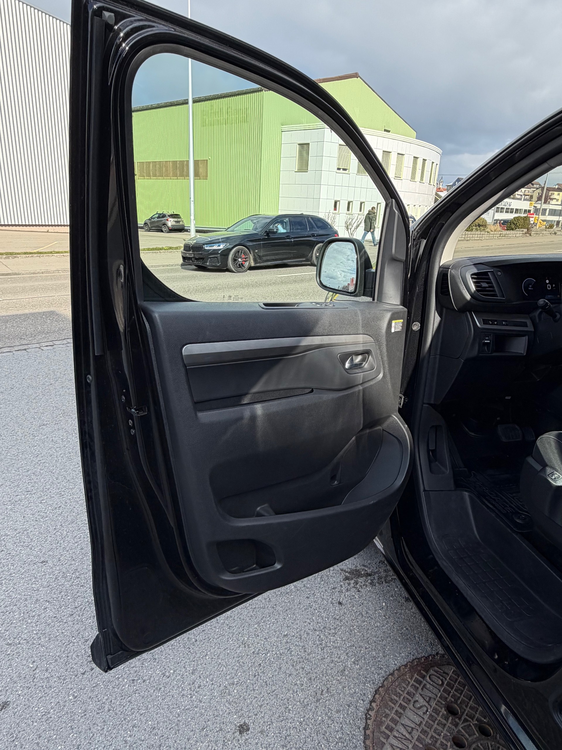 PEUGEOT Traveller 2.0 BlueHDi Business Standard EAT8-image-4