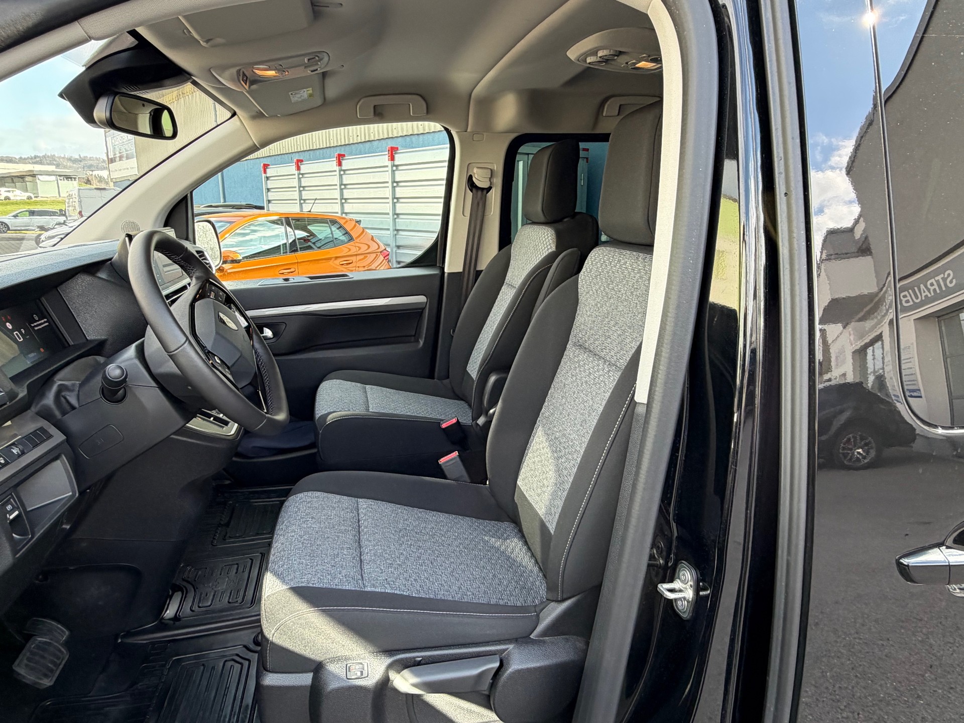 PEUGEOT Traveller 2.0 BlueHDi Business Standard EAT8-image-10