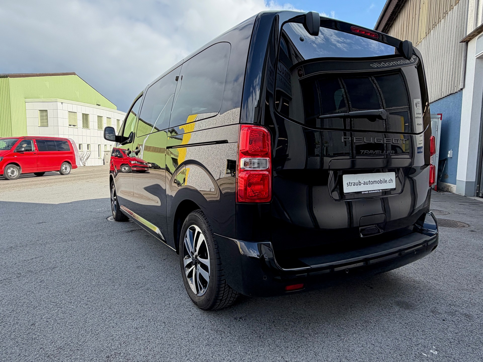 PEUGEOT Traveller 2.0 BlueHDi Business Standard EAT8-image-2