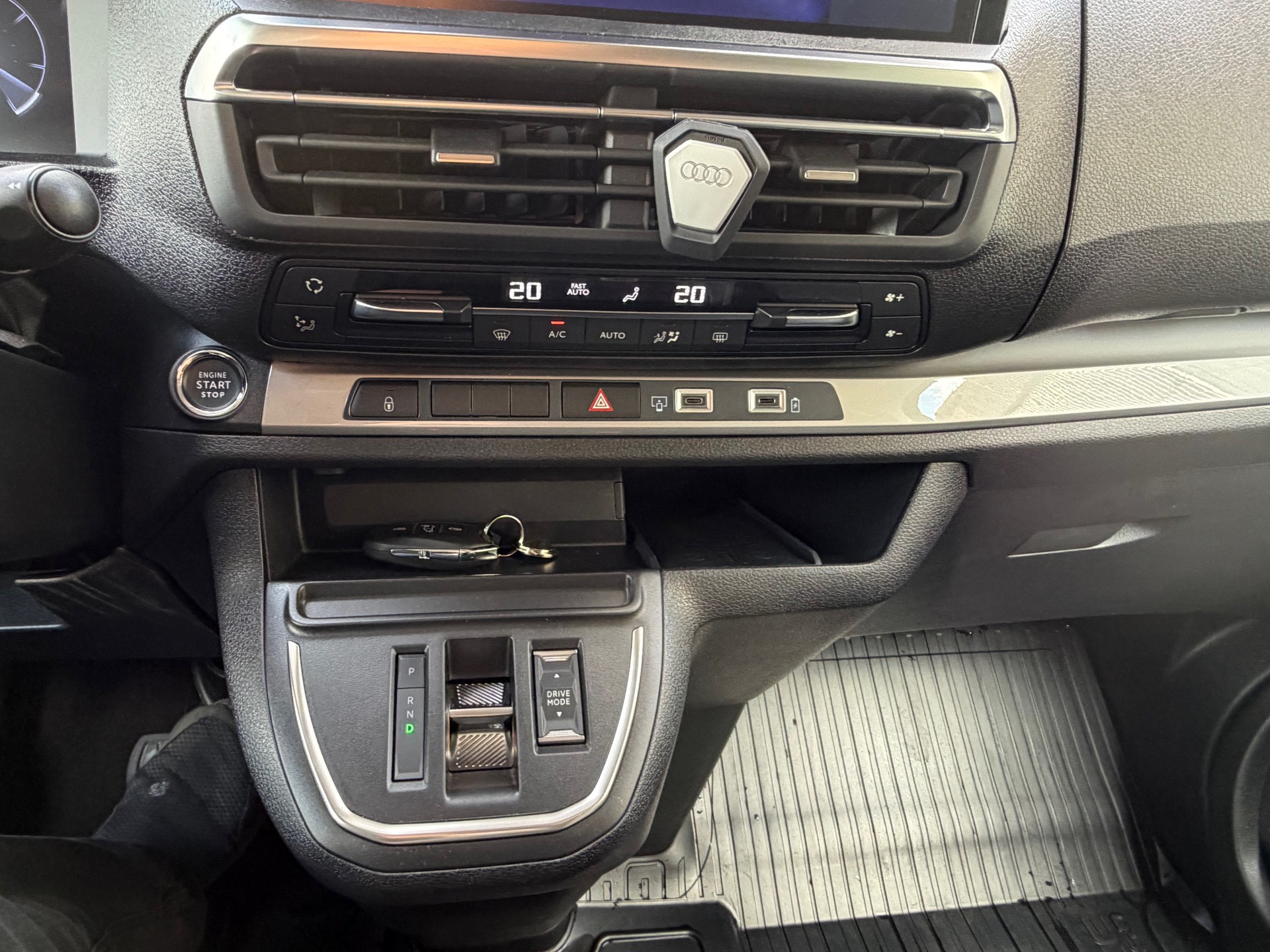 PEUGEOT Traveller 2.0 BlueHDi Business Standard EAT8-image-6