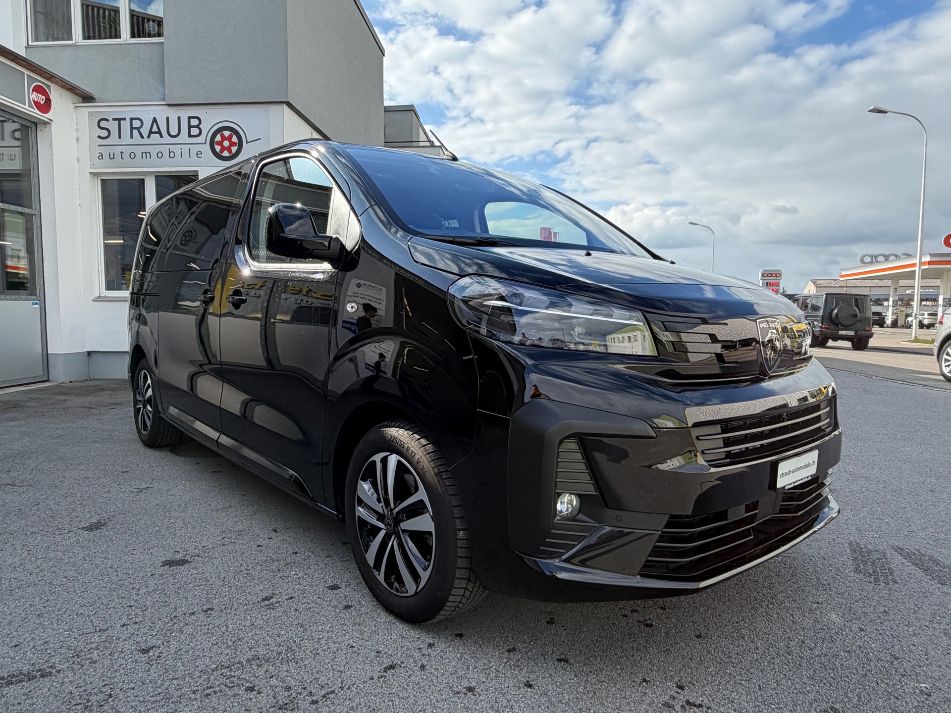 PEUGEOT Traveller 2.0 BlueHDi Business Standard EAT8