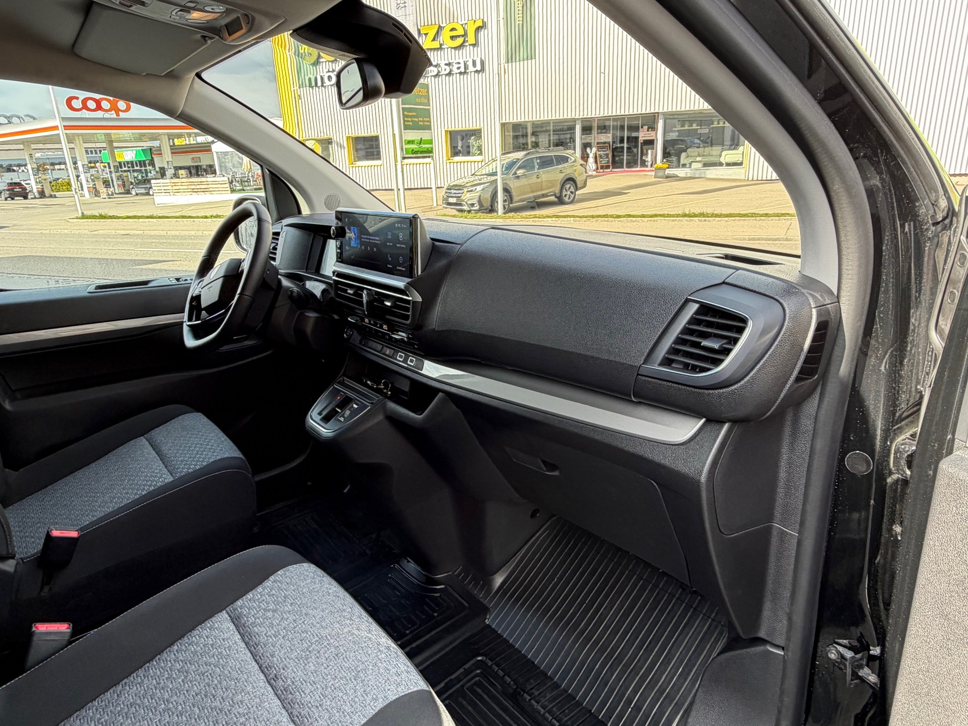 PEUGEOT Traveller 2.0 BlueHDi Business Standard EAT8-image-14