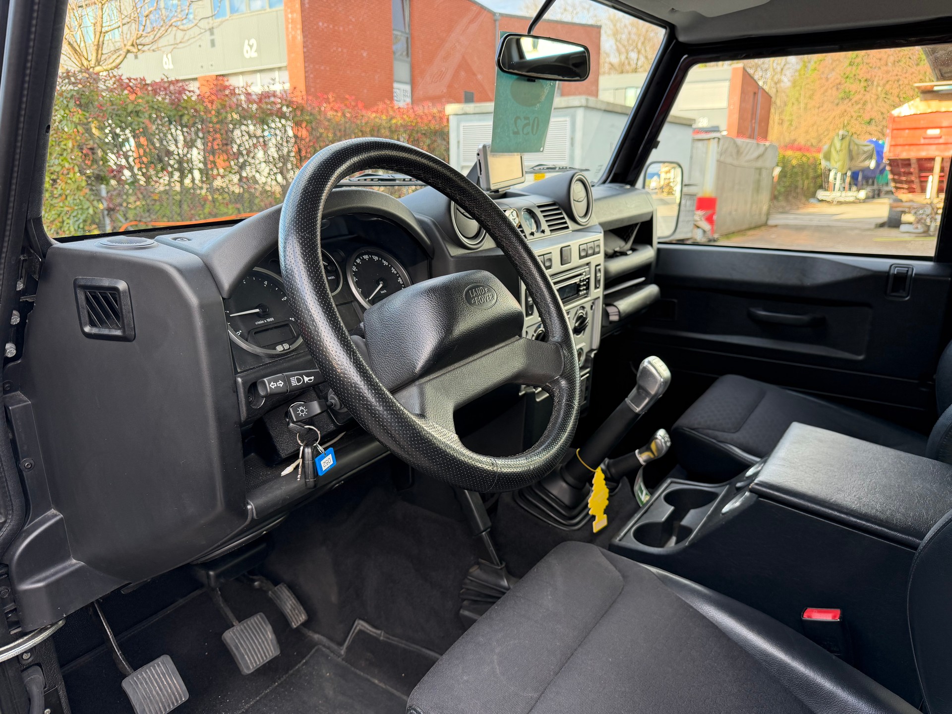 LAND ROVER Defender 90 SW 2.4Tdc SVX-image-8