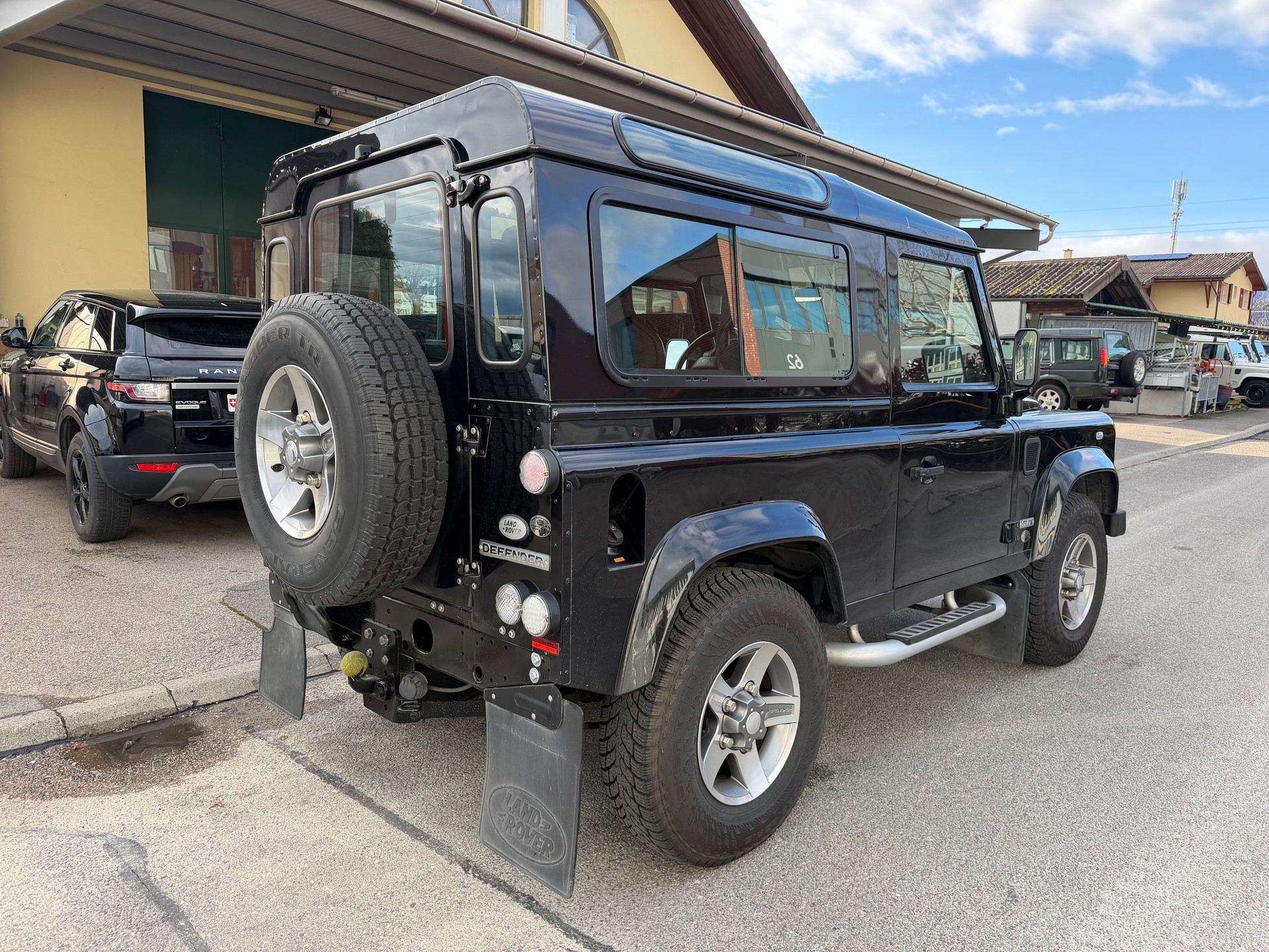 LAND ROVER Defender 90 SW 2.4Tdc SVX-image-2