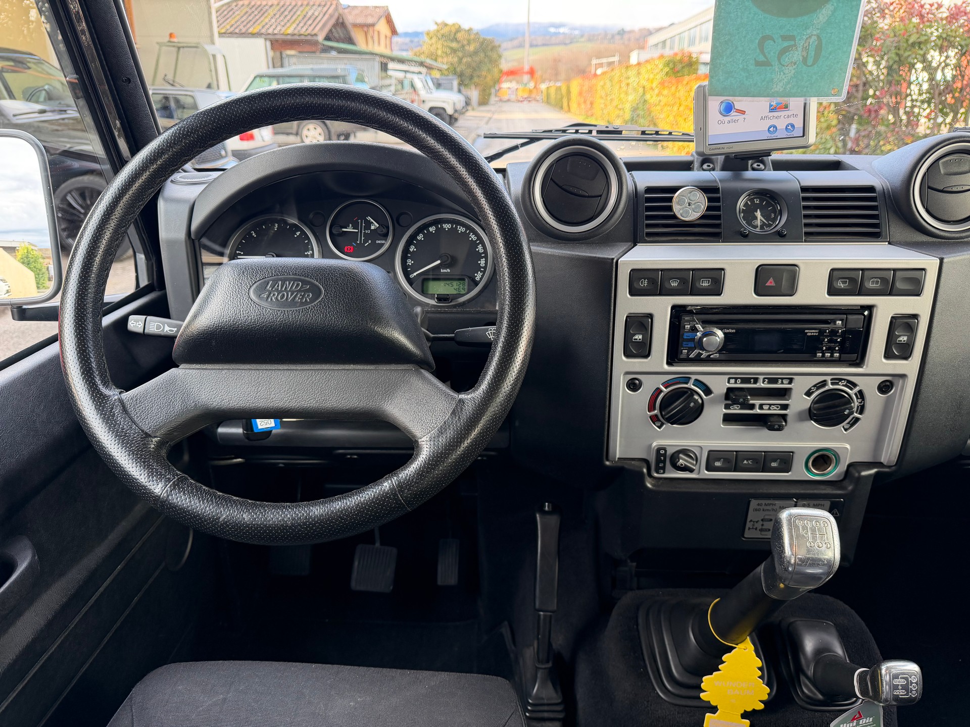 LAND ROVER Defender 90 SW 2.4Tdc SVX-image-10