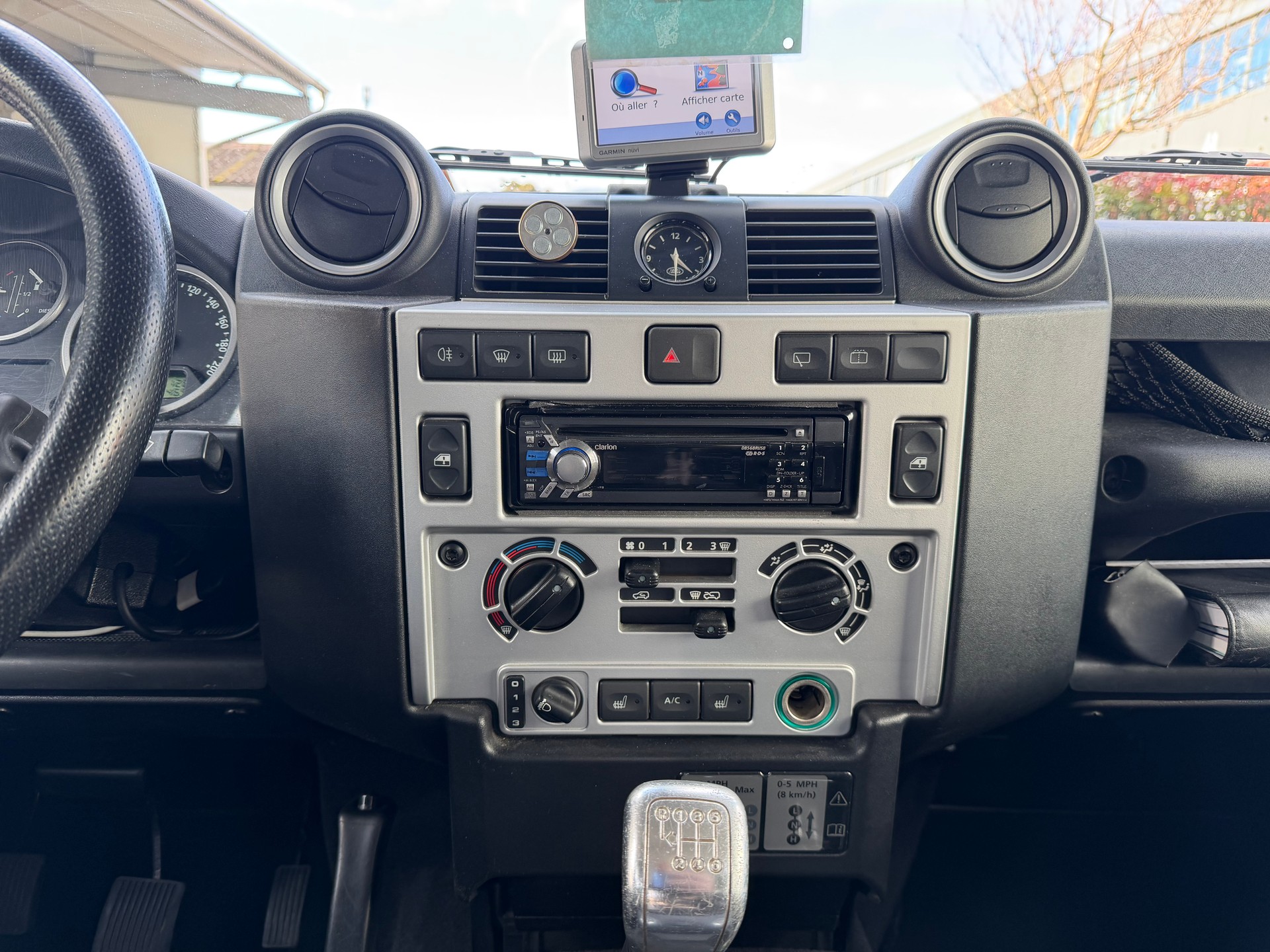 LAND ROVER Defender 90 SW 2.4Tdc SVX-image-12