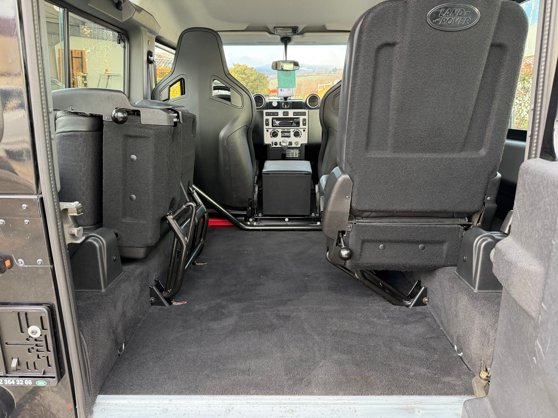 LAND ROVER Defender 90 SW 2.4Tdc SVX-image-6