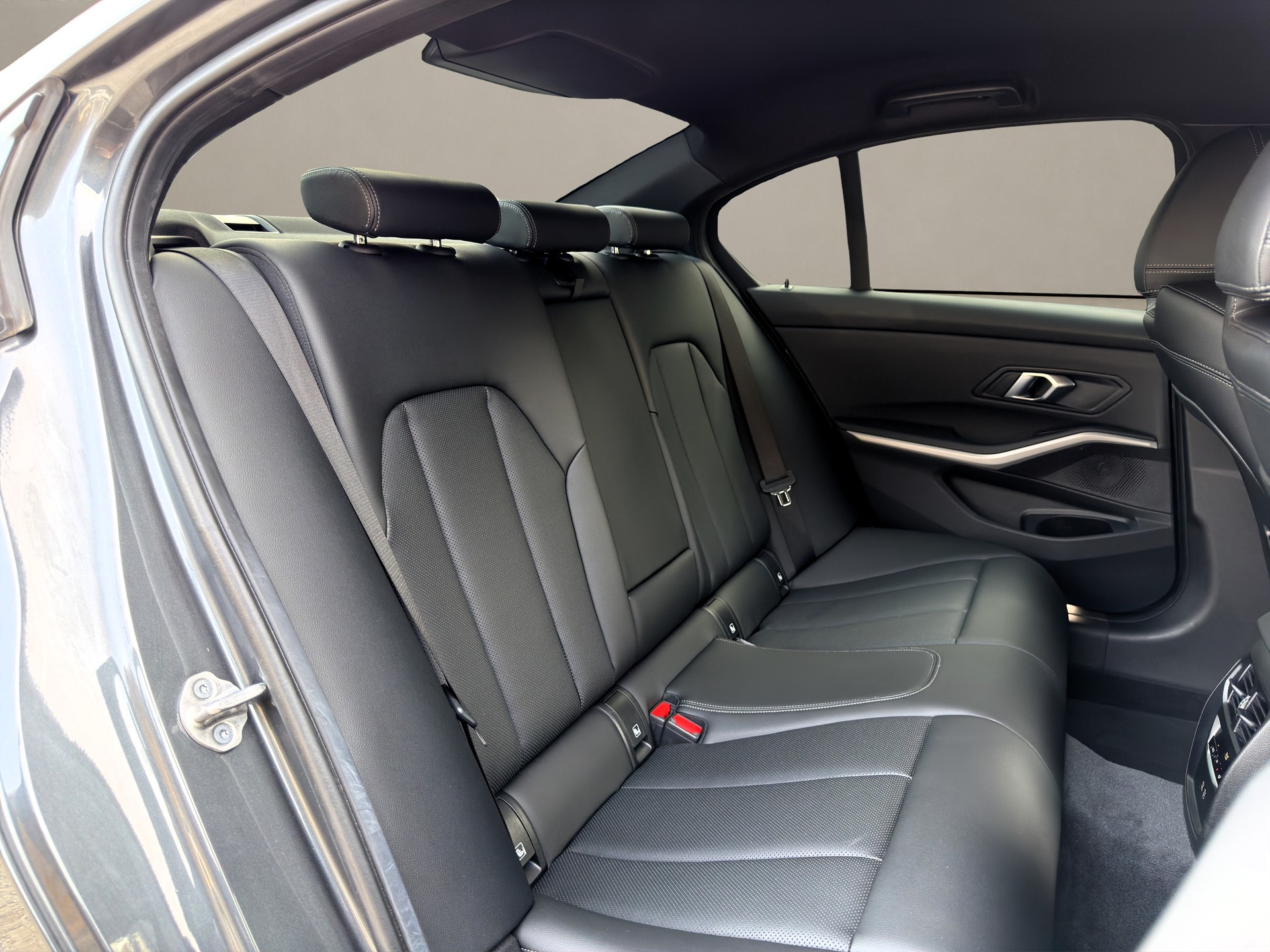 BMW 330i xDrive Steptronic-image-13