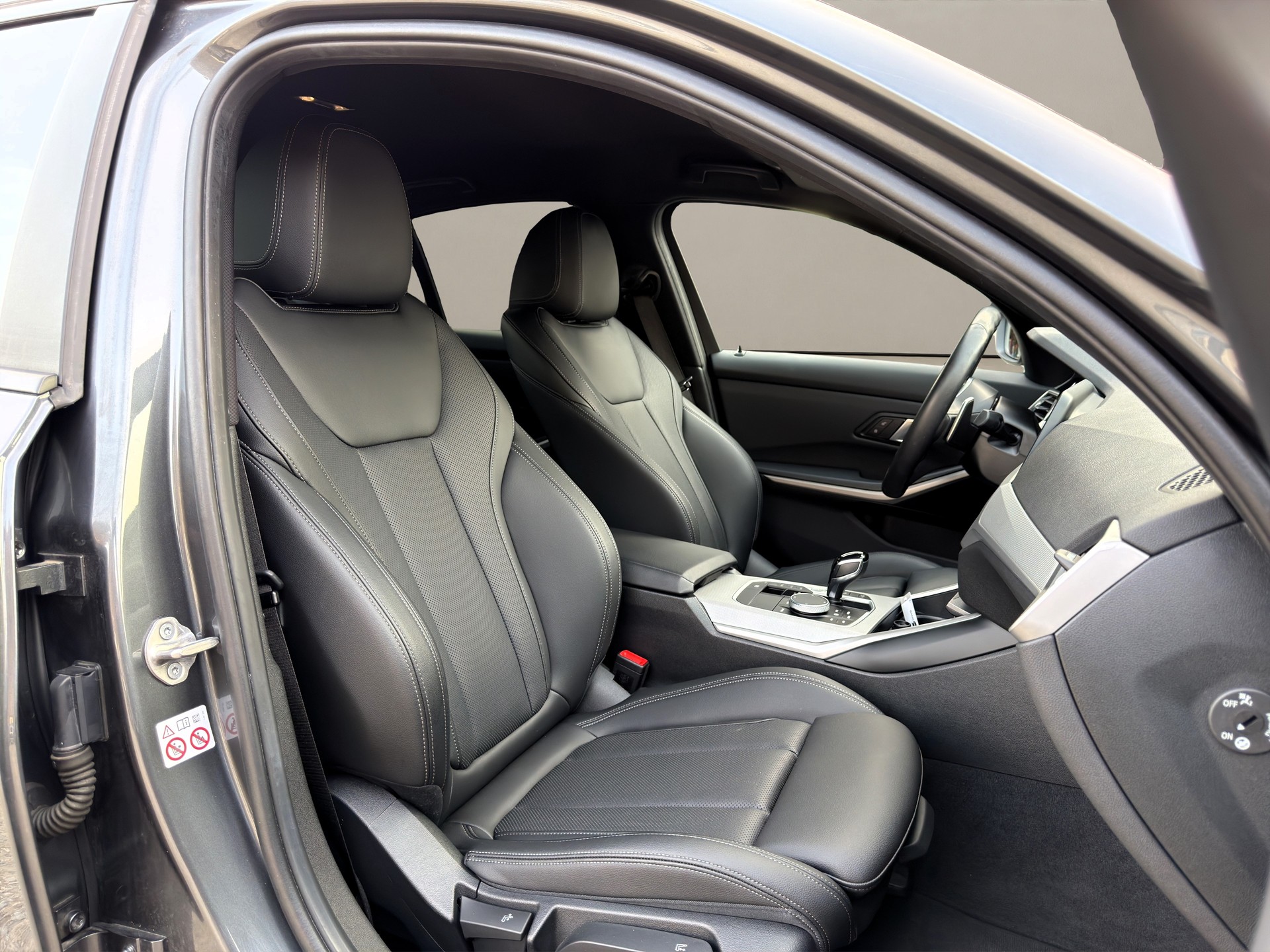 BMW 330i xDrive Steptronic-image-9