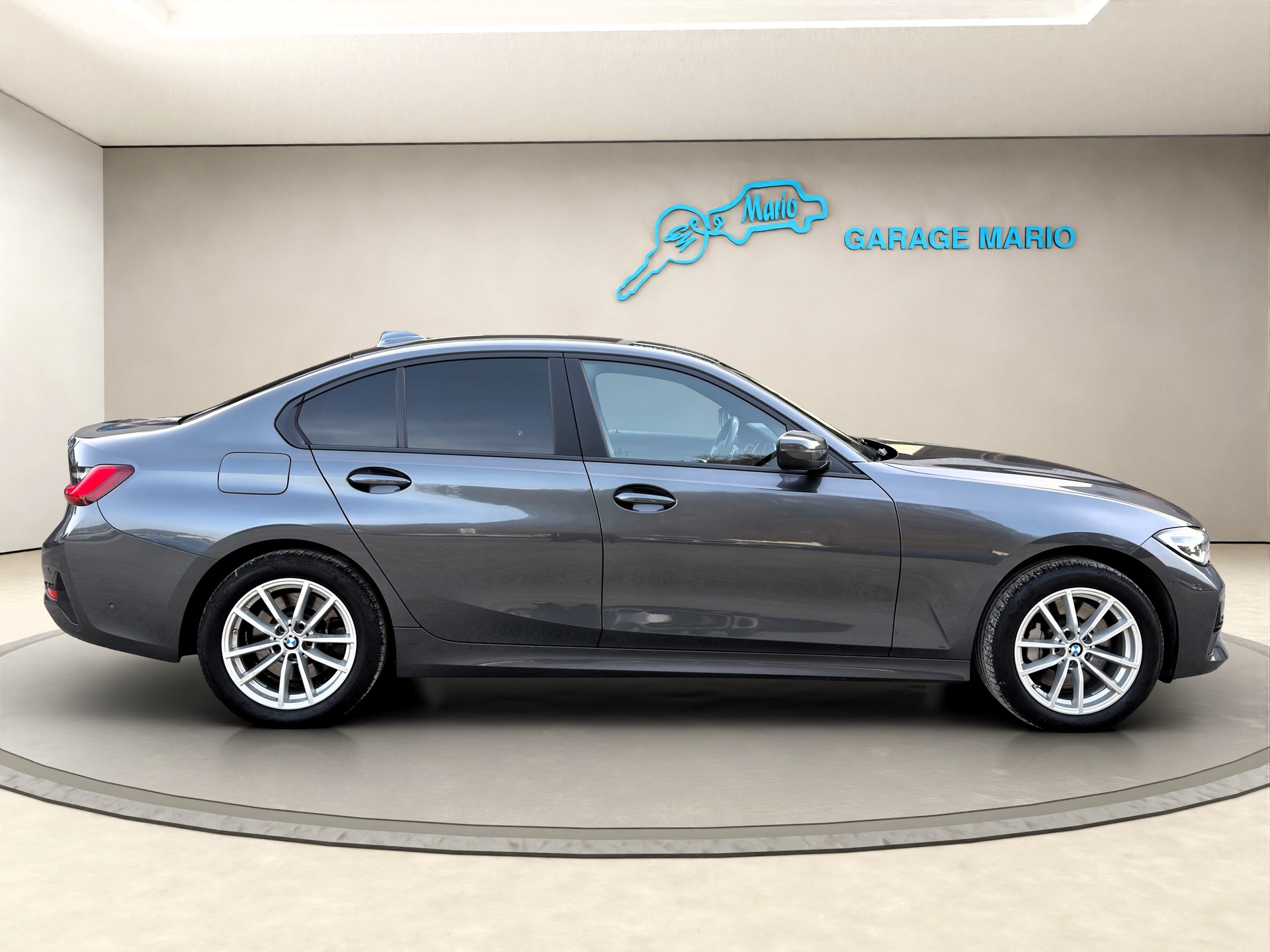 BMW 330i xDrive Steptronic-image-3