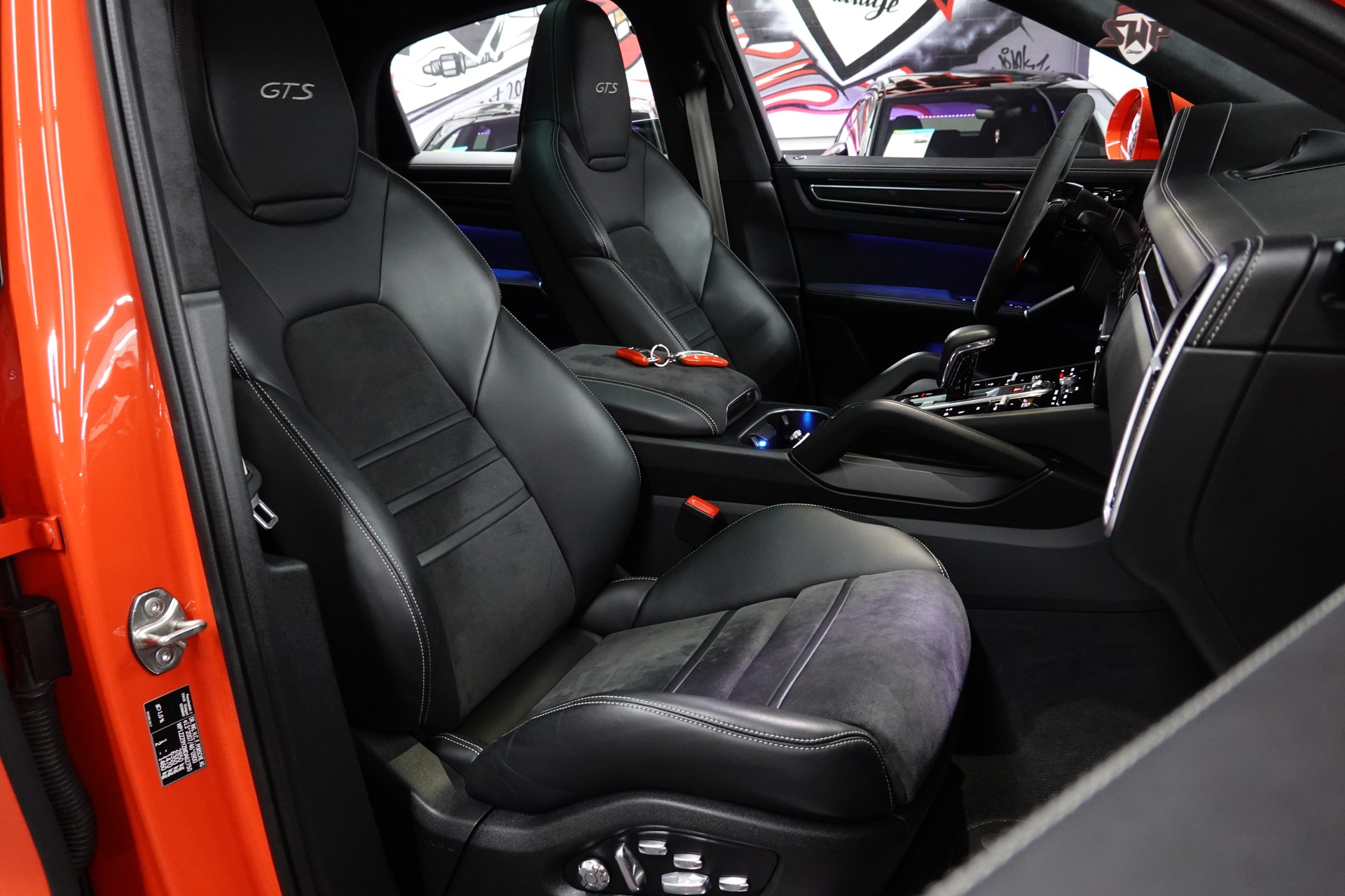 PORSCHE CAYENNE GTS COUPE 5-PLÄTZER PTS LAVA ORANGE CH-FZ 22"ALUS. ON TOP-image-48
